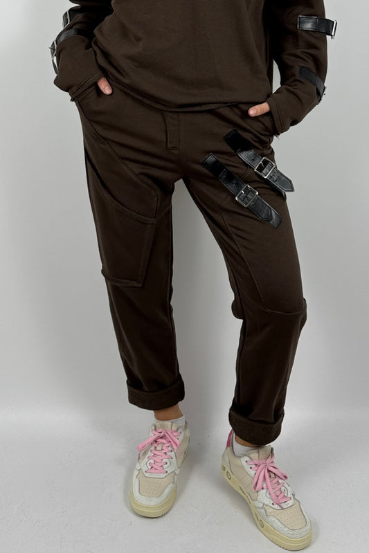 Lässige Oversize Jogginghose mit Schnallen-Details – Schoko