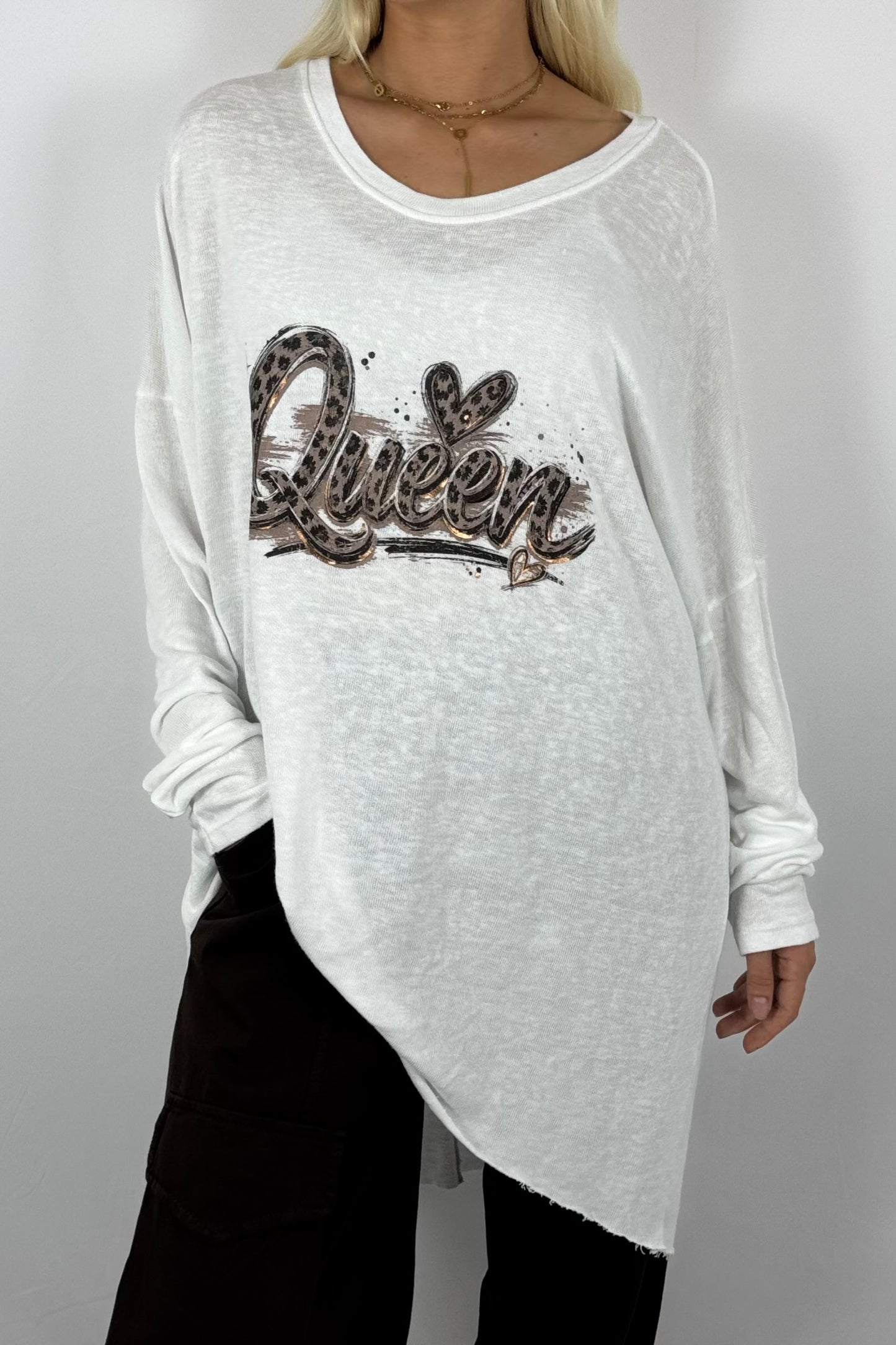 Damen Longshirt „Queen“ – Oversize mit Frontprint-Weiß