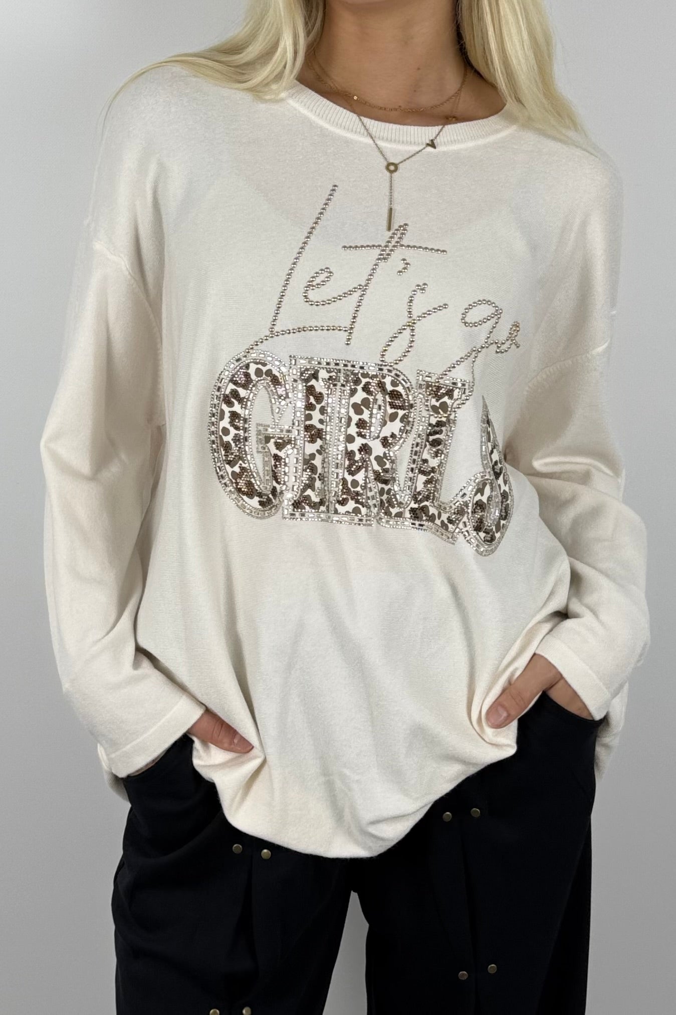 Damen Oversize Shirt „Let’s Go Girls“ mit Leo-Print & Glitzersteinen-Weiß