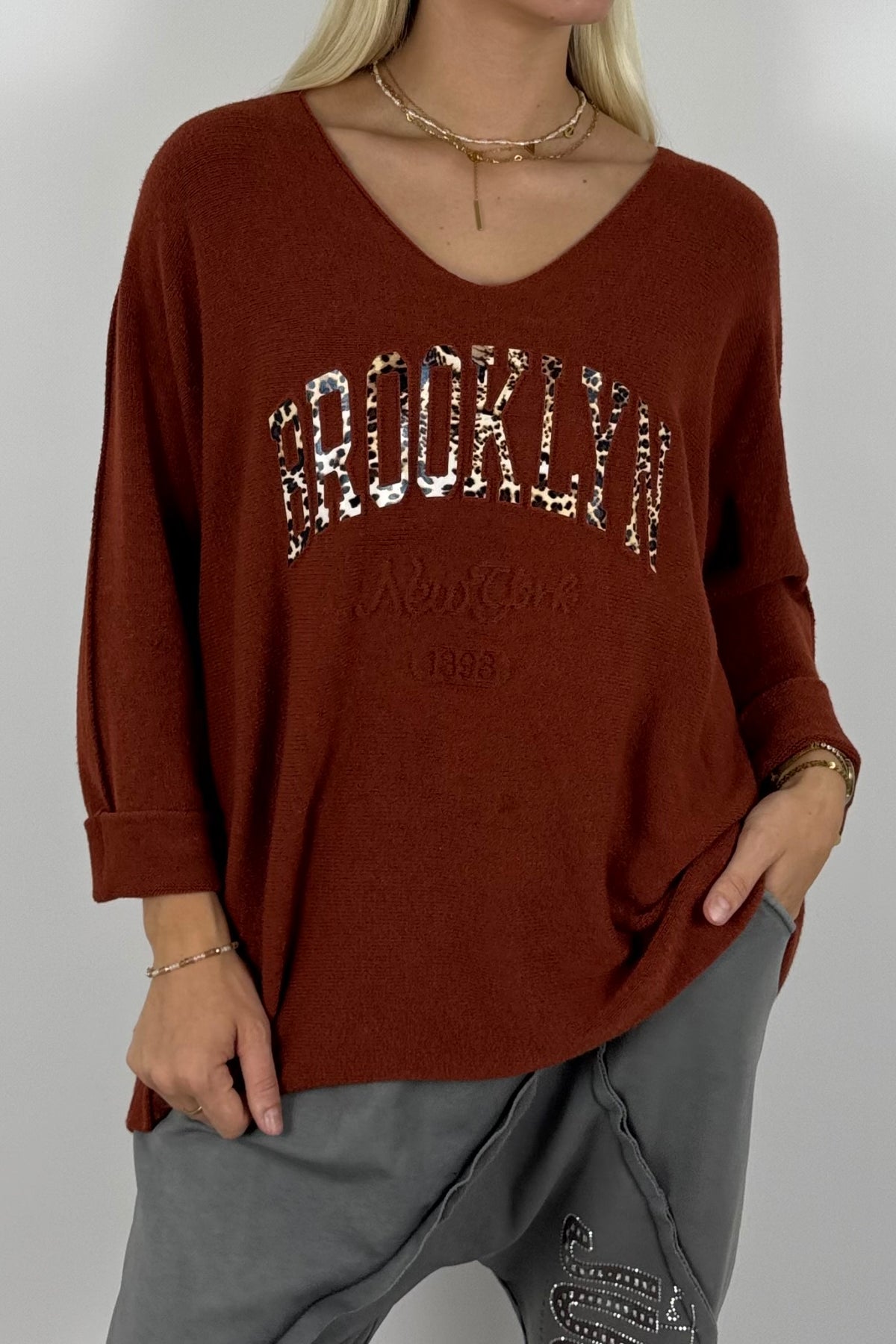 Oversize Shirt „BROOKLYN“ mit V-Ausschnitt – Rust