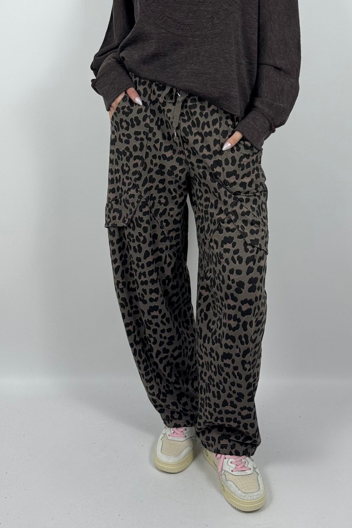 Modische Damen Cargo-Balloonhose mit Leo-Muster –Mud