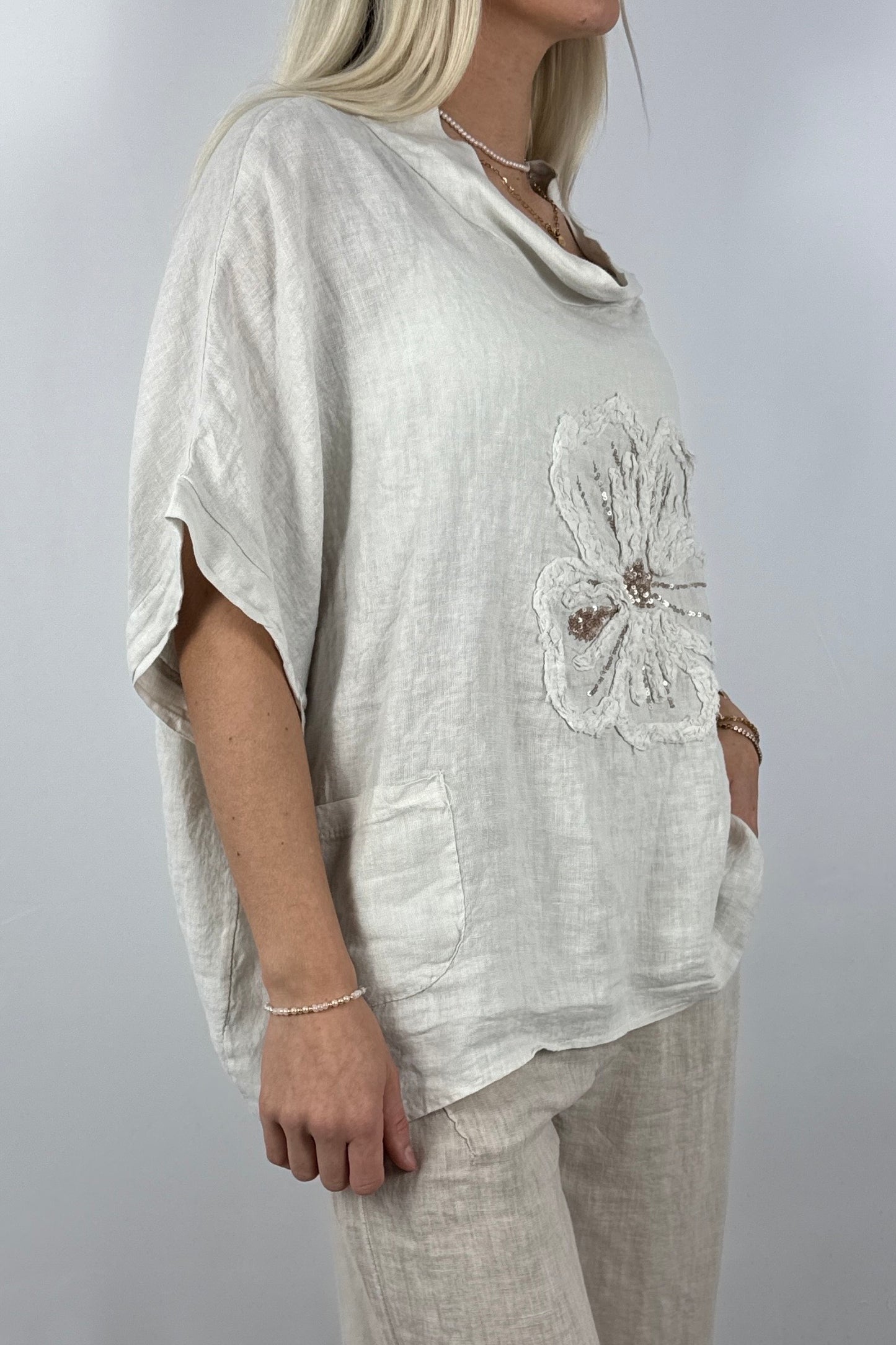 Leinen Shirt mit Blumen-Applikation – Lässiger Look-Beige