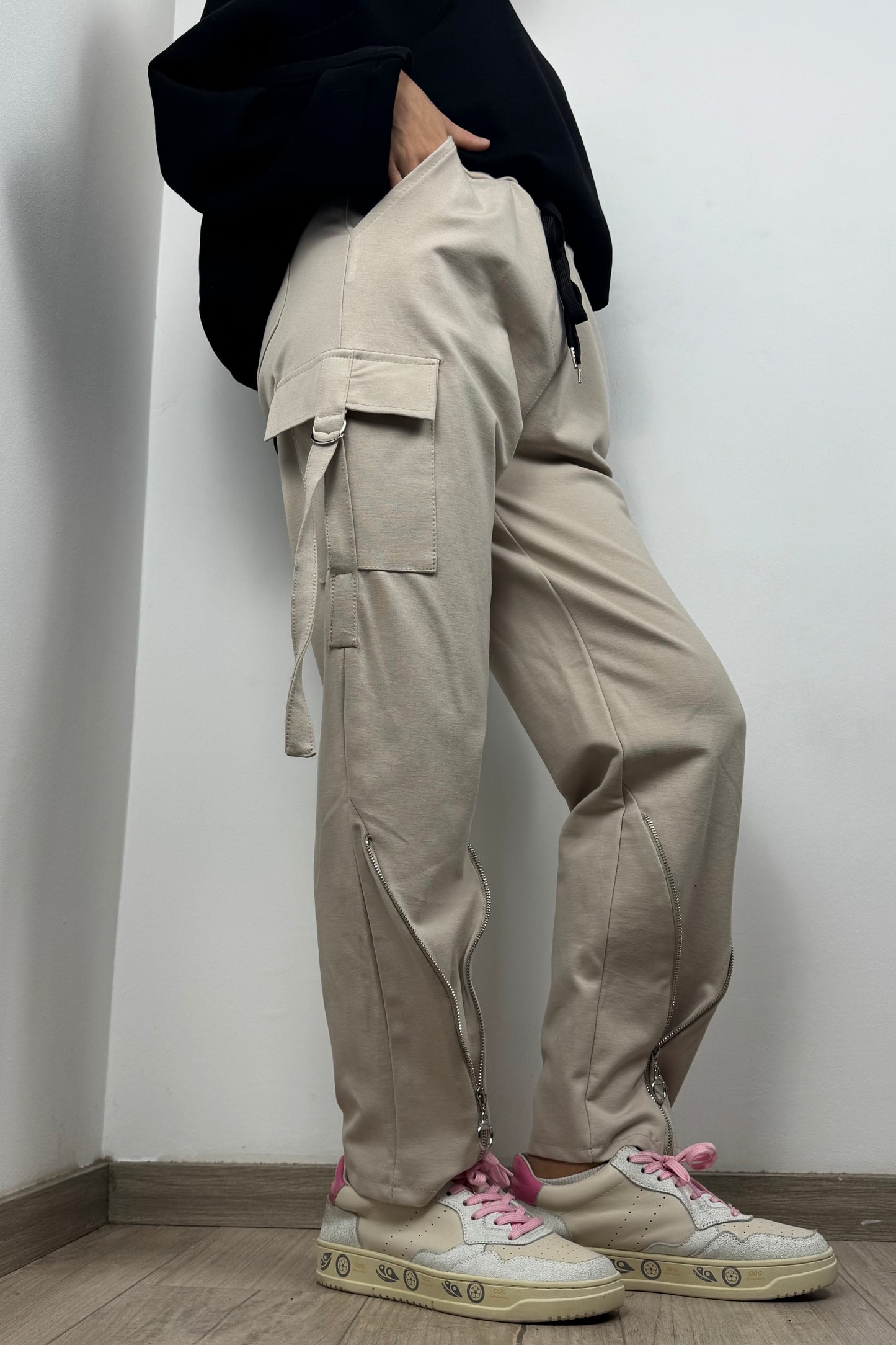 Damen Cargo Jogginghose mit Reißverschluss-Details und elastischem Bund –Beige