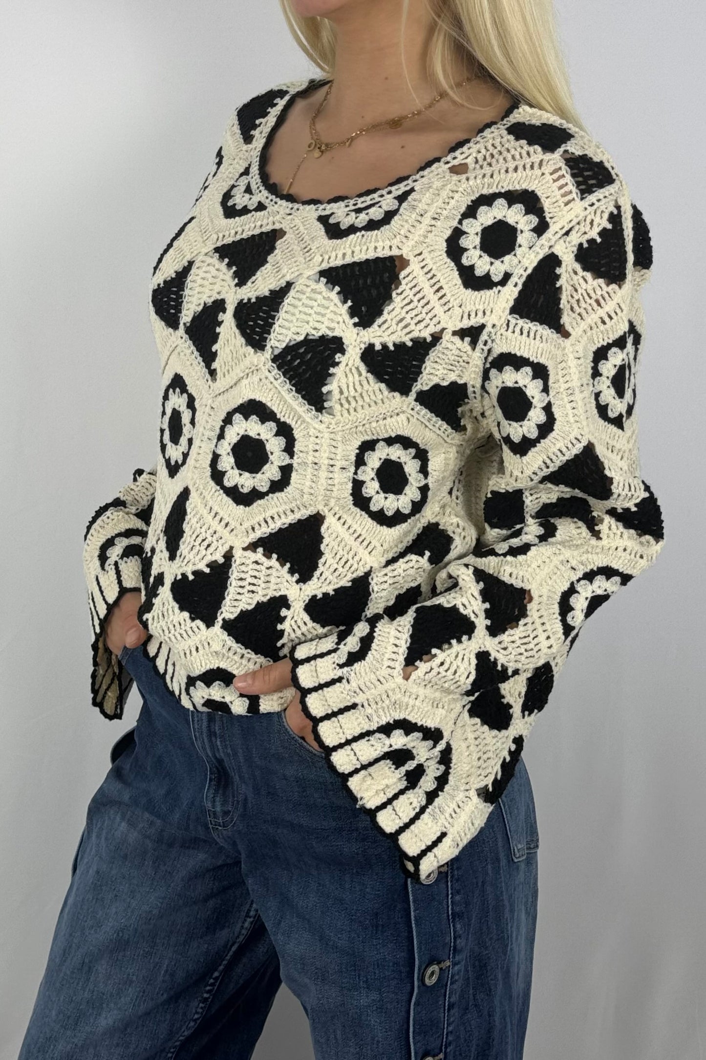 Damen Häkelpullover – Boho Style-Schwarz