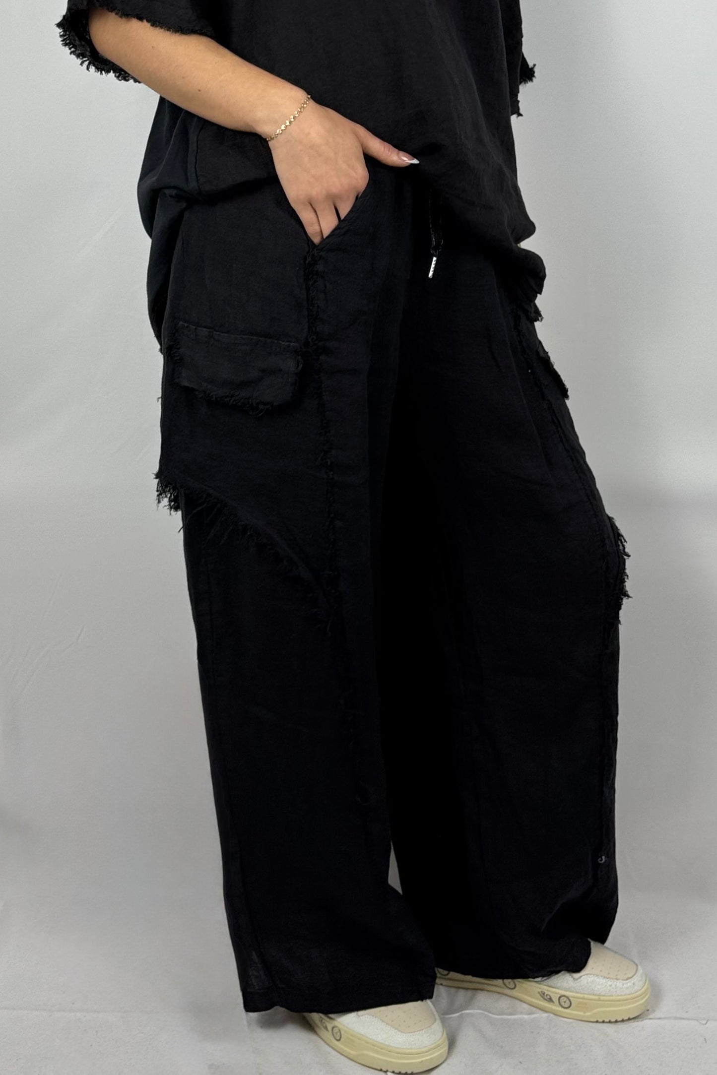 Leinenhose mit fransigen Details-Schwarz