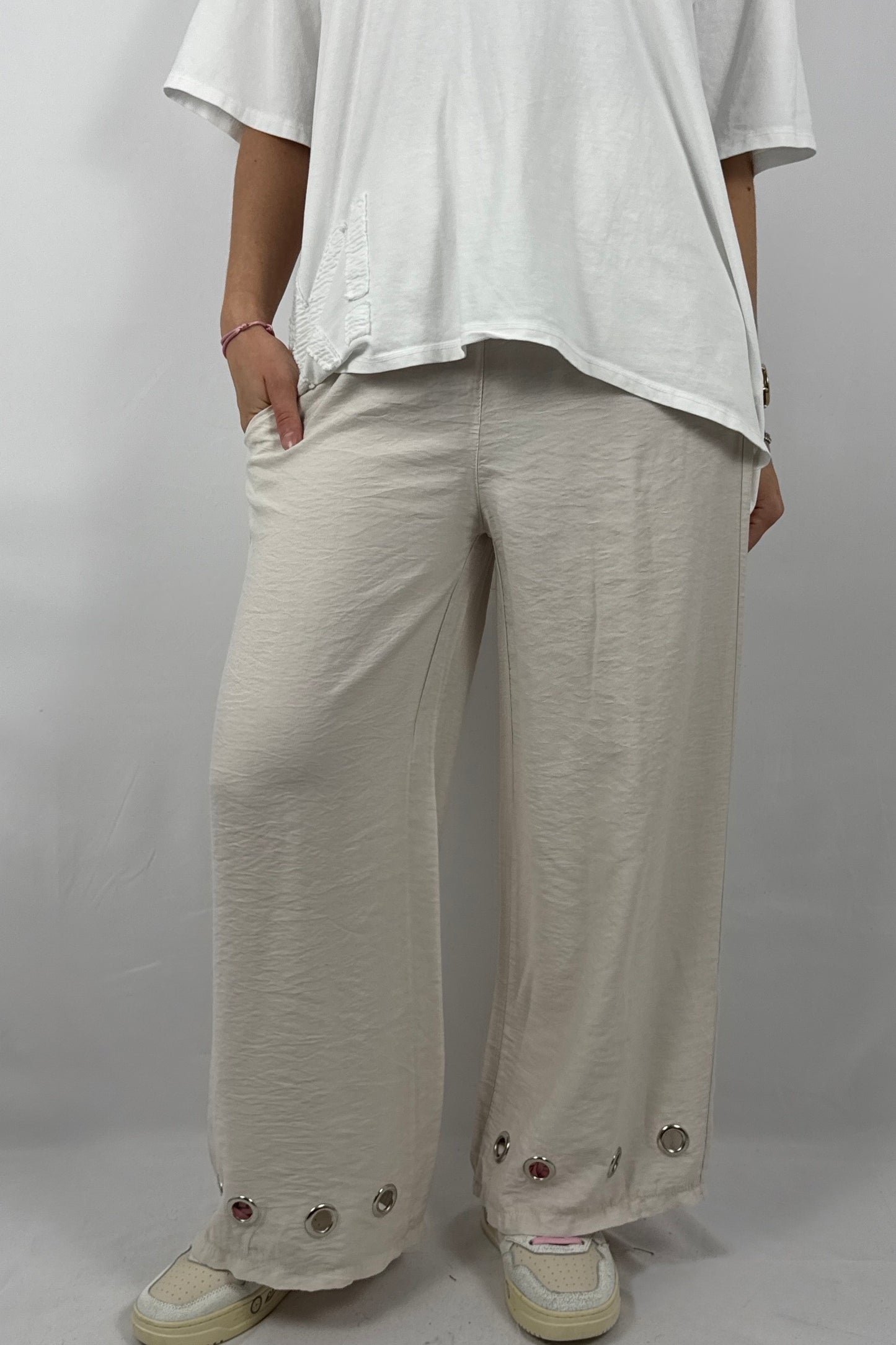 Damen Hose mit weitem Bein und Ösen Details-Beige