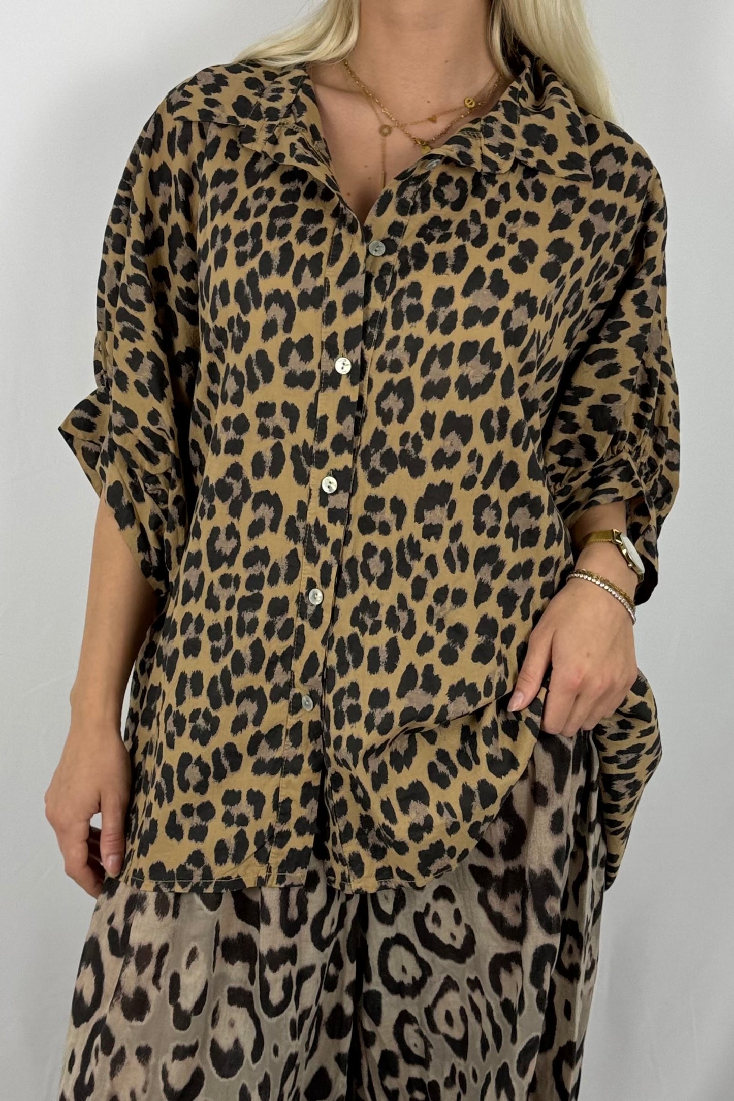 Leo-Bluse aus Baumwolle – lässiger Oversize-Look-Kamel