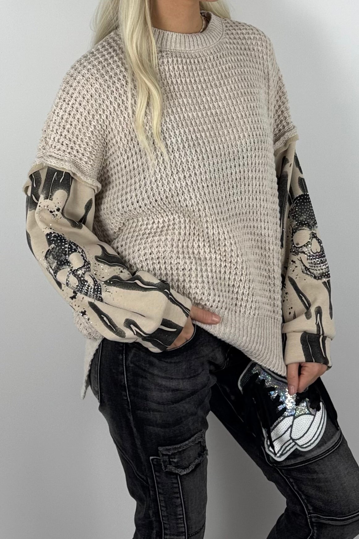Damen-Pullover mit Strickstruktur und Totenkopfärmeln-Beige