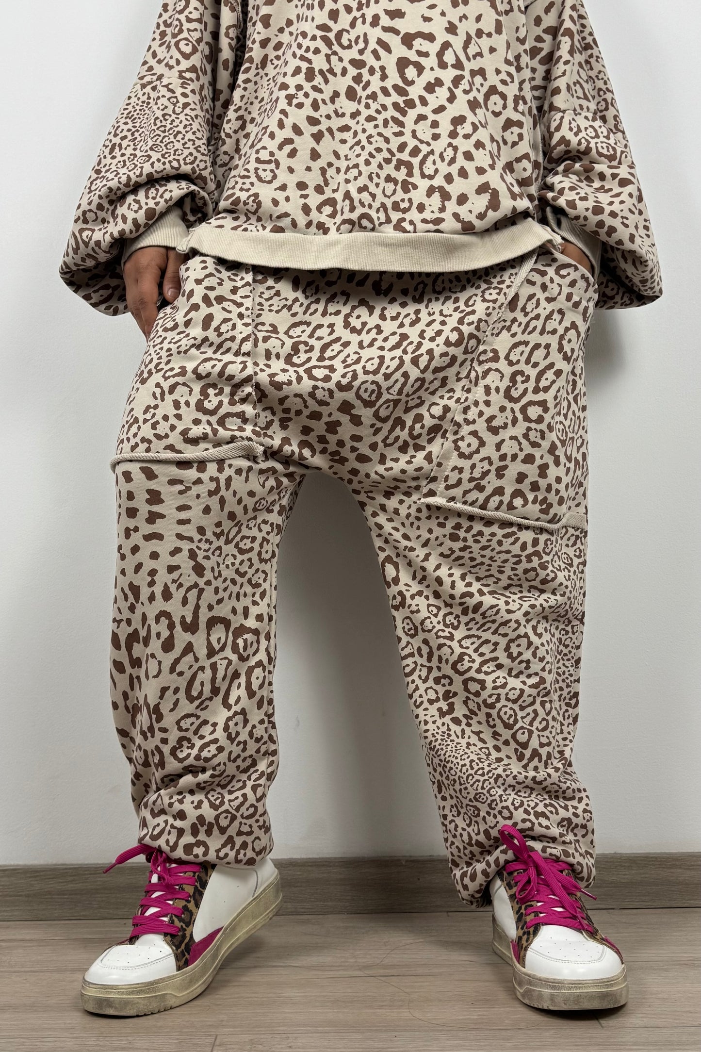 Sweathose mit Animalprint und Tunnelzugbund