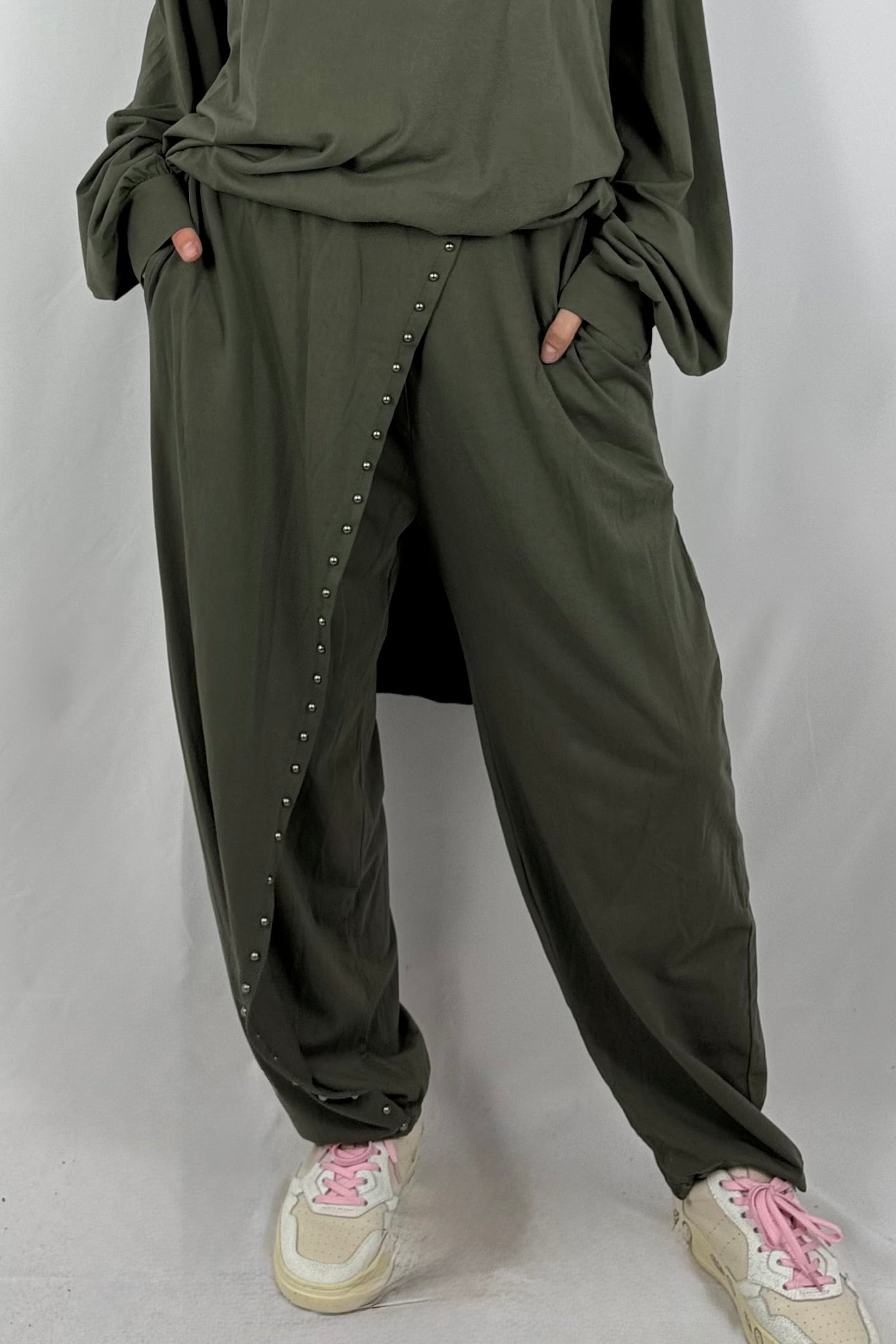 Bequeme Oversize-Hose mit Nieten-Detail-Khaki