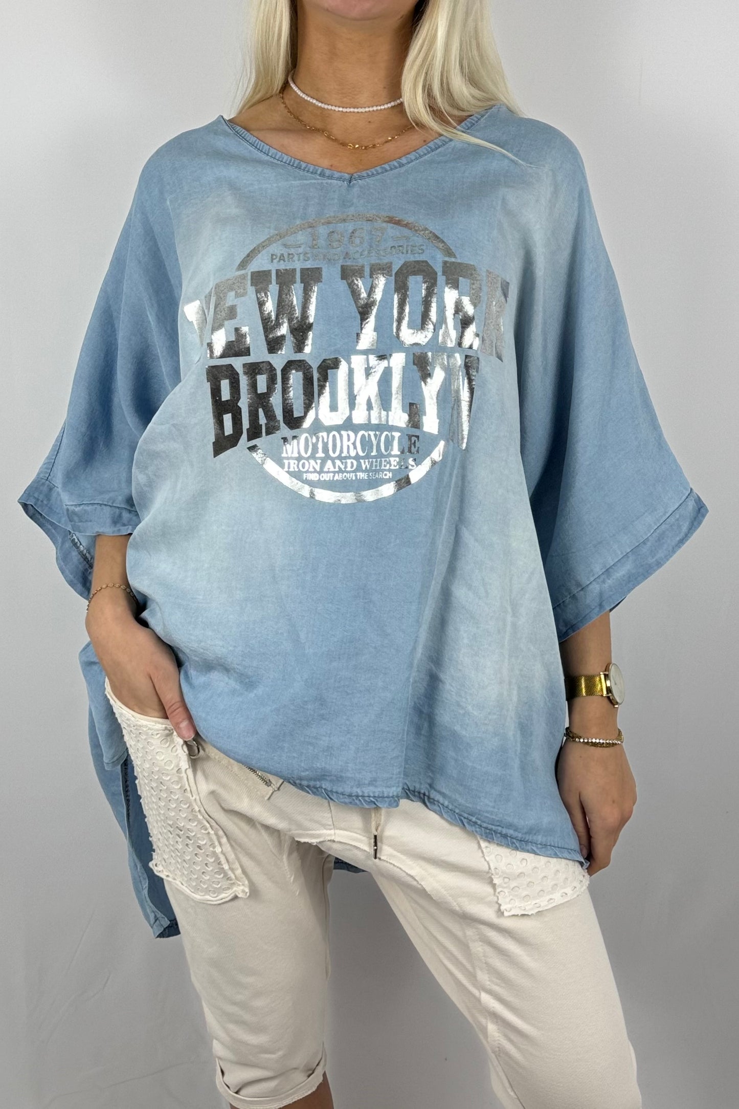 Oversize-Shirt mit V-Ausschnitt und New York Print-Hellblau