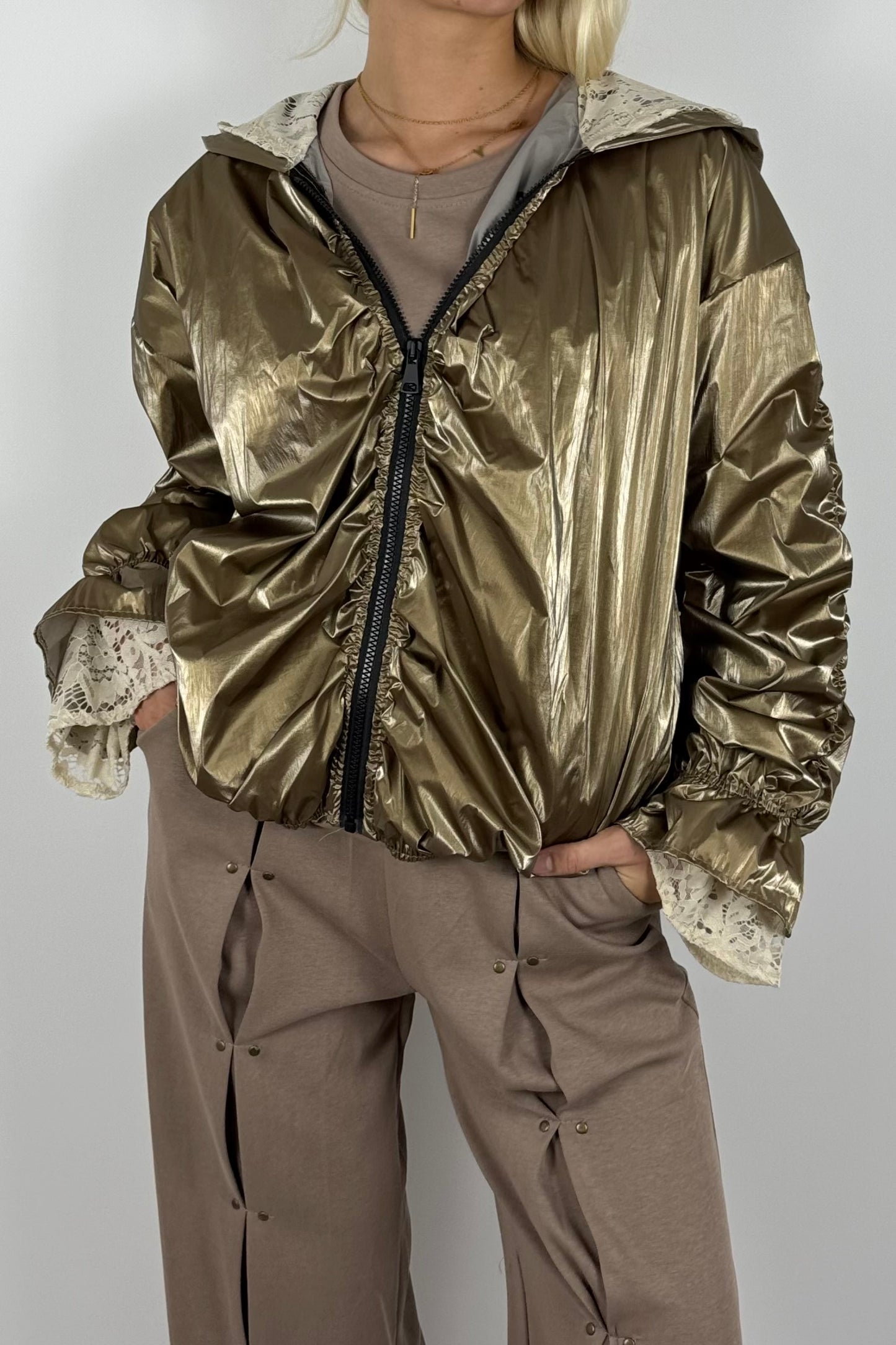 Damen Glanz-Jacke mit Kapuze – Metallic Look - gold