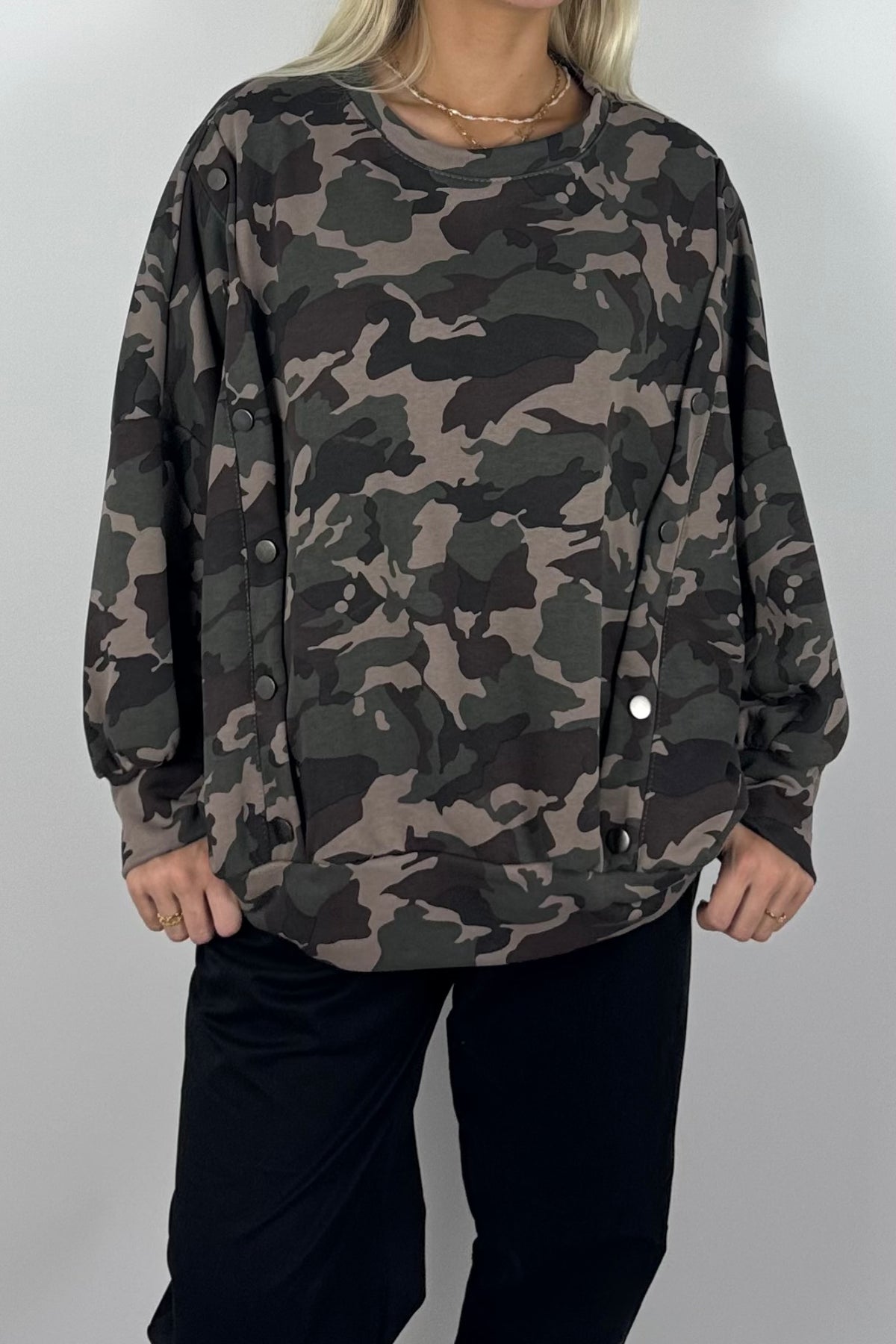 Oversize Damen Sweatshirt mit Camouflage-Muster & Knopfdetails – Mud