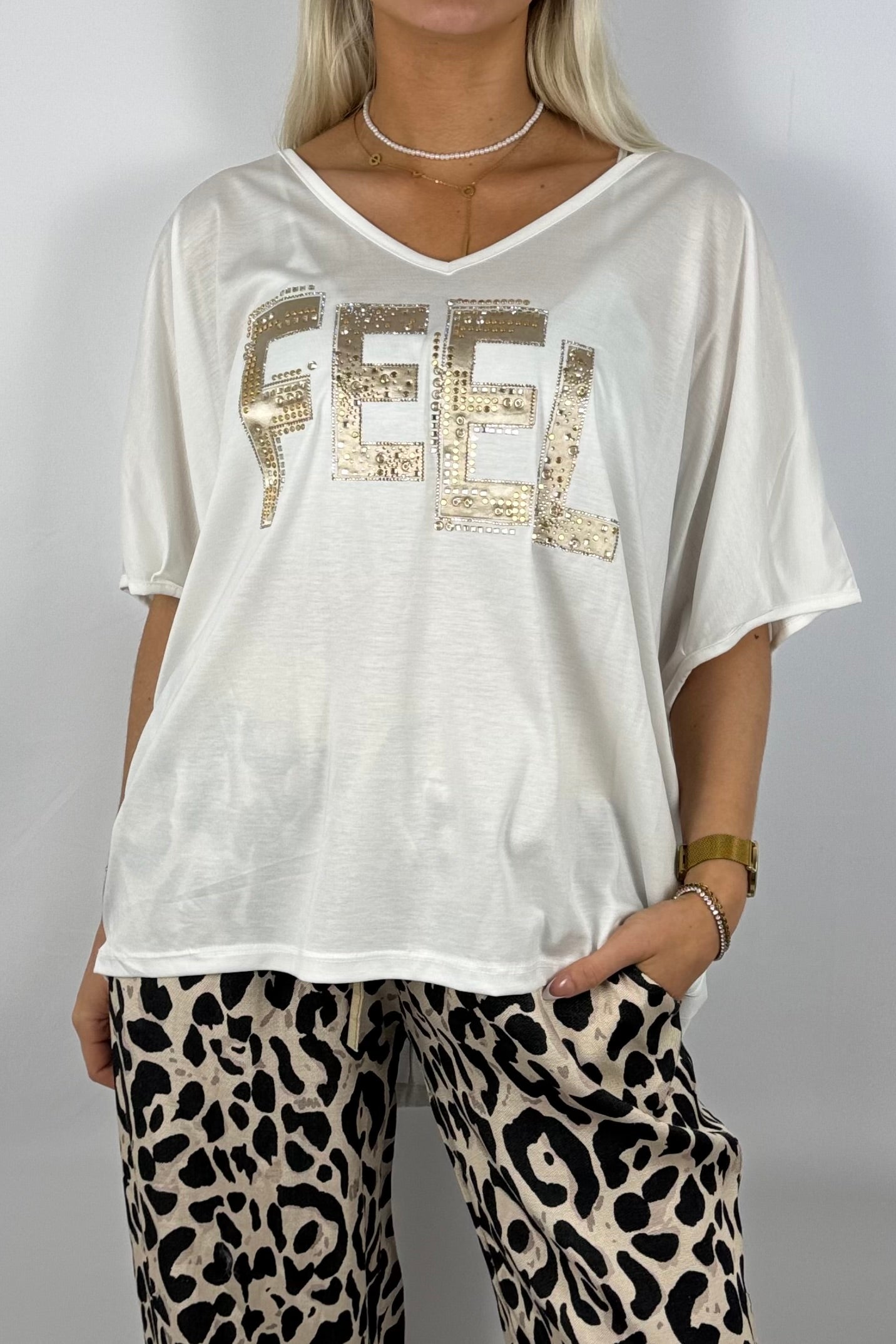 Oversize-Shirt mit „FEEL“-Strass-Applikation-Weiß