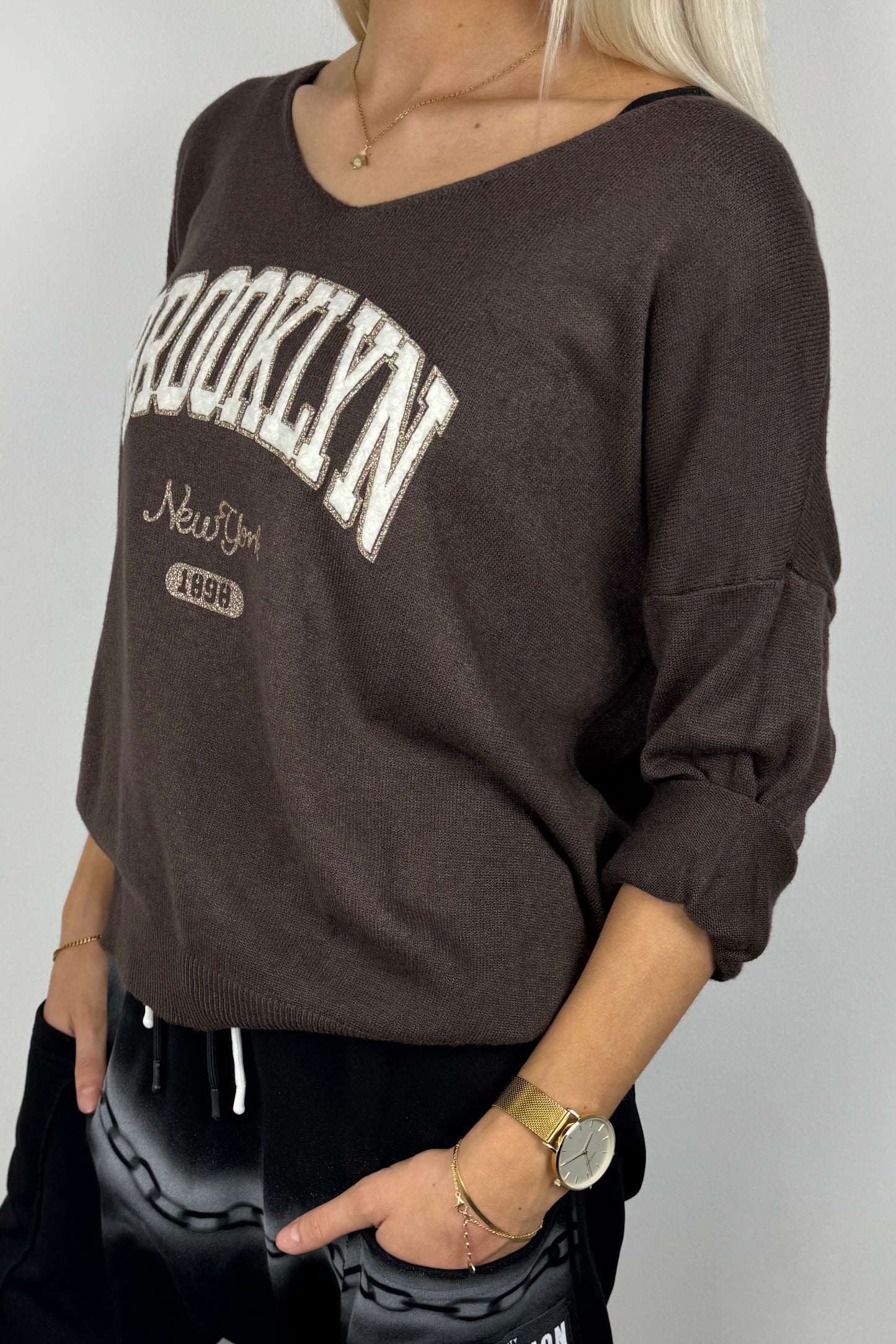 Shirt „Brooklyn New York“ mit V-Ausschnitt – Choco