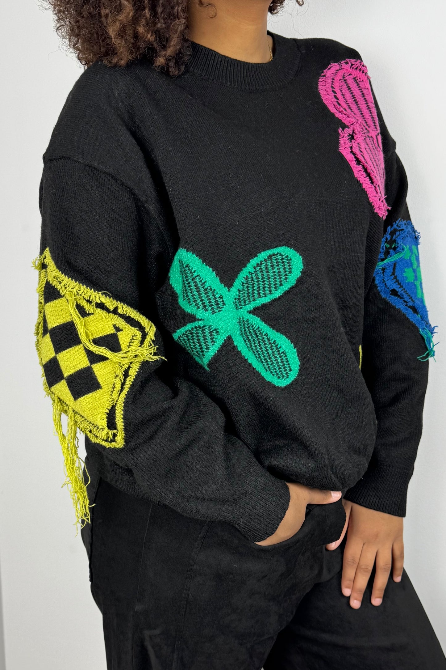 Strickpullover mit bunten Blumen-Details –Schwarz