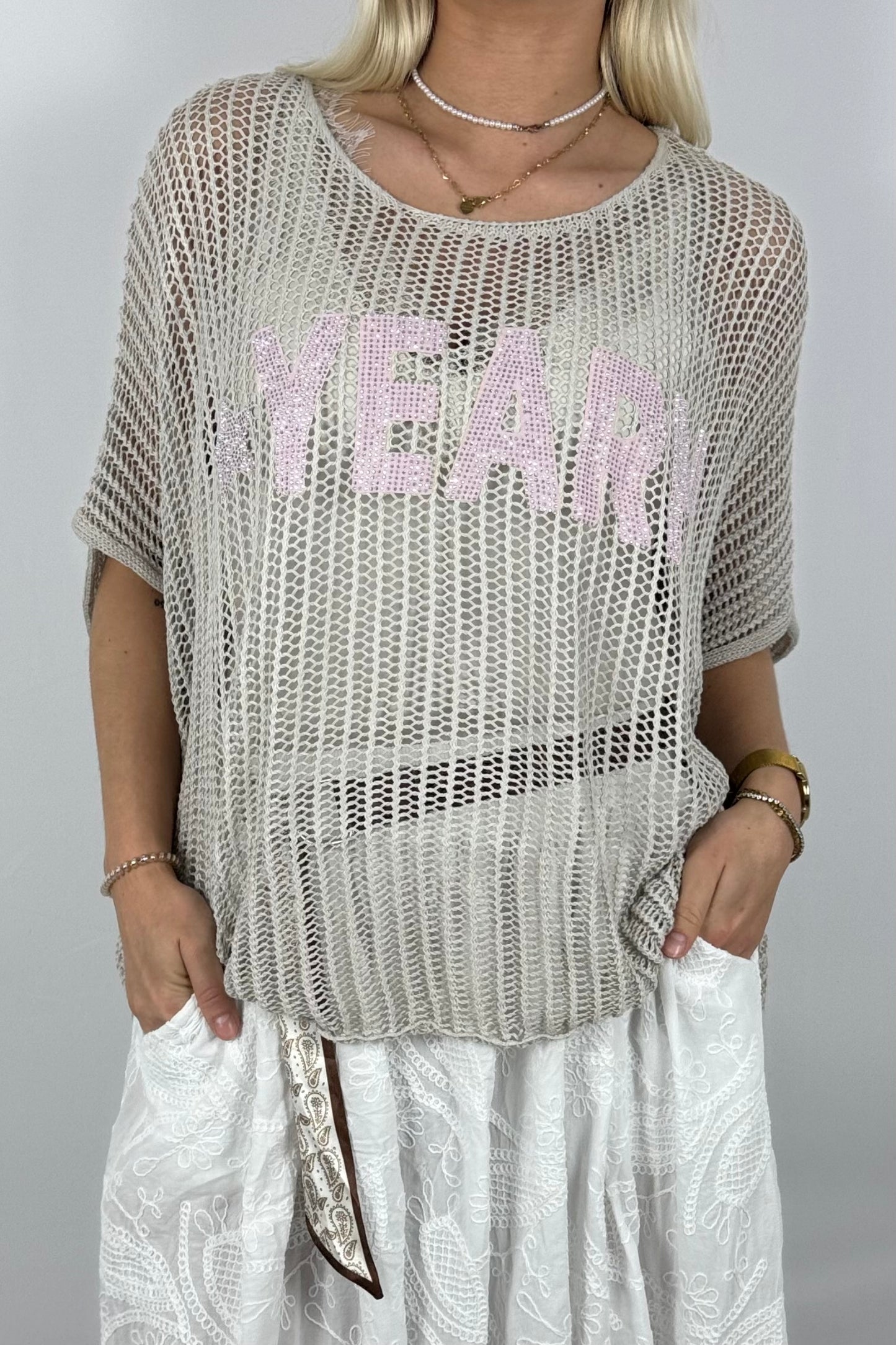 Oversize Strickshirt „YEARN“ – Netzlook Statement Shirt-Beige
