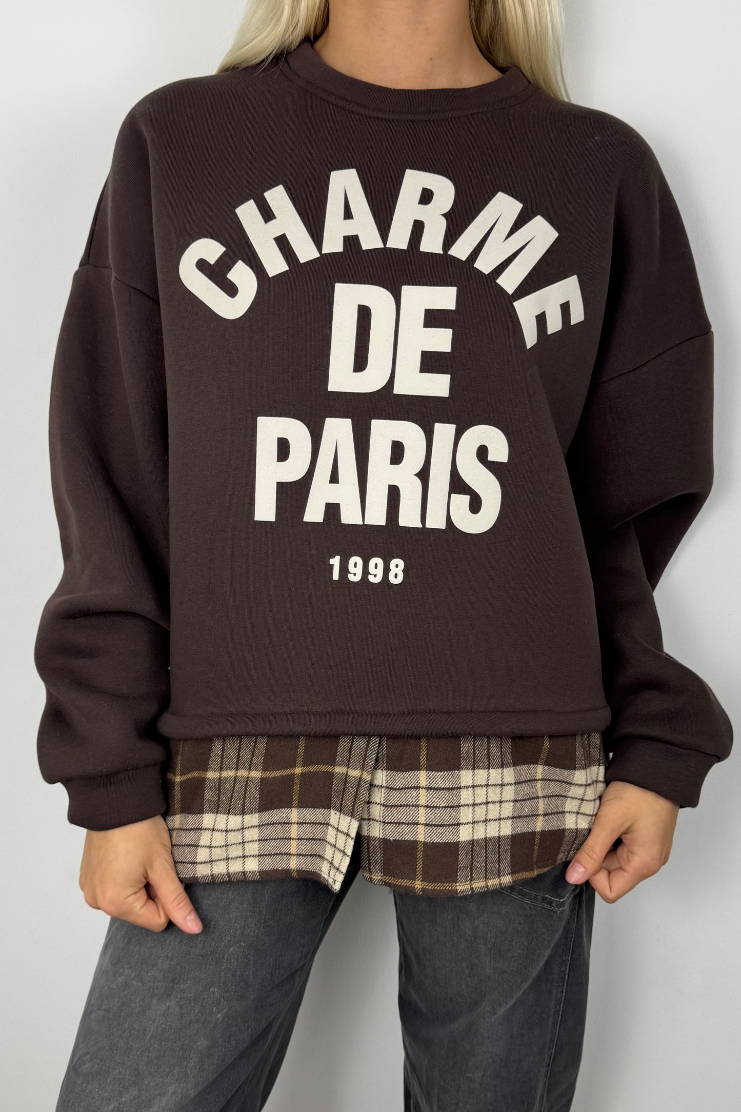Sweatshirt mit „Charme de Paris“ Print und Karodetail-Choco