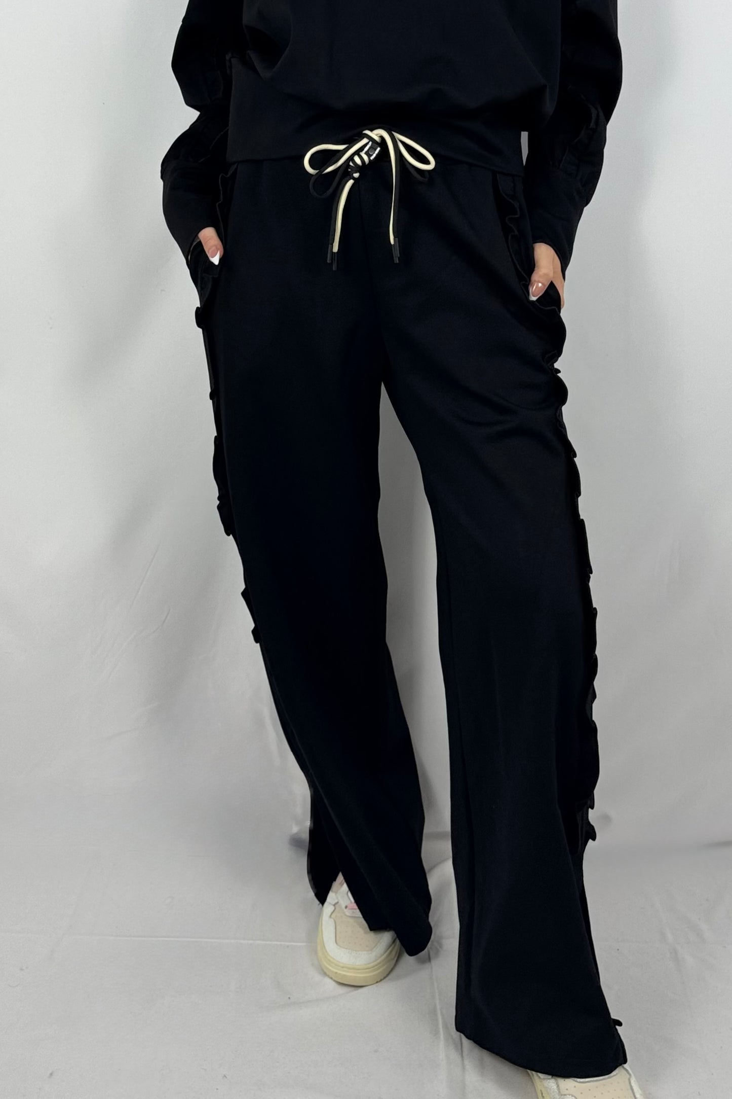 Lässige Hose mit Rüschen-Details-Schwarz