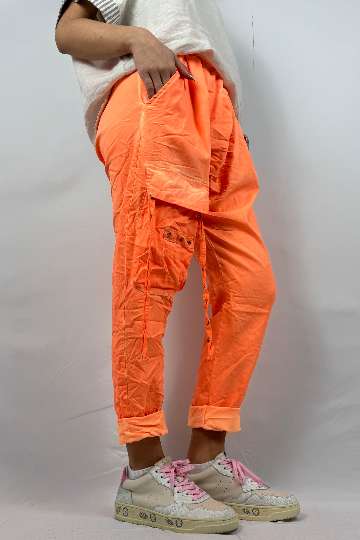 Cargo Hose mit Taschen & Knopfdetails-Neon Orange
