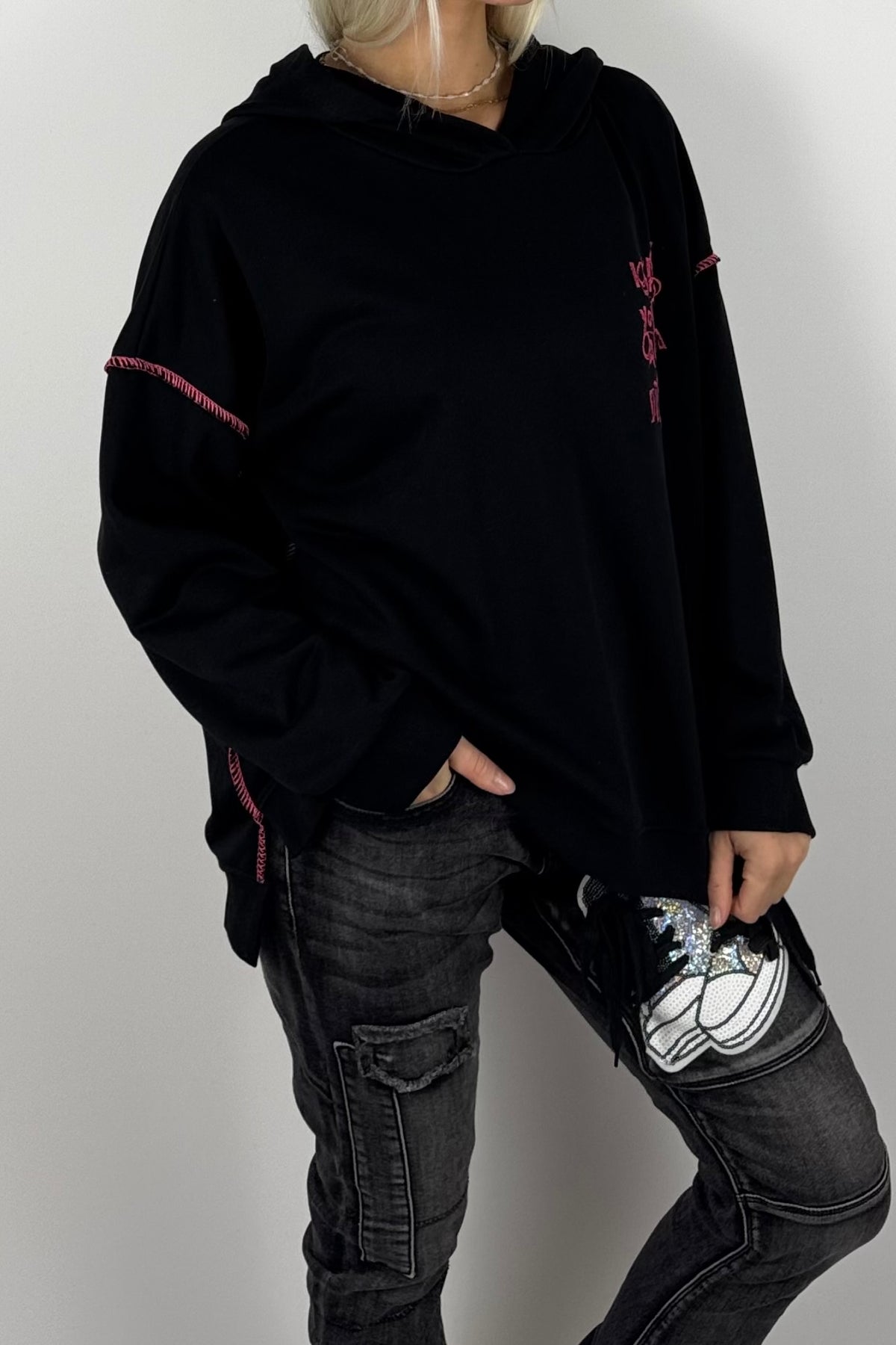 Damen-Hoodie mit Schriftprint und Ziernähten-Schwarz