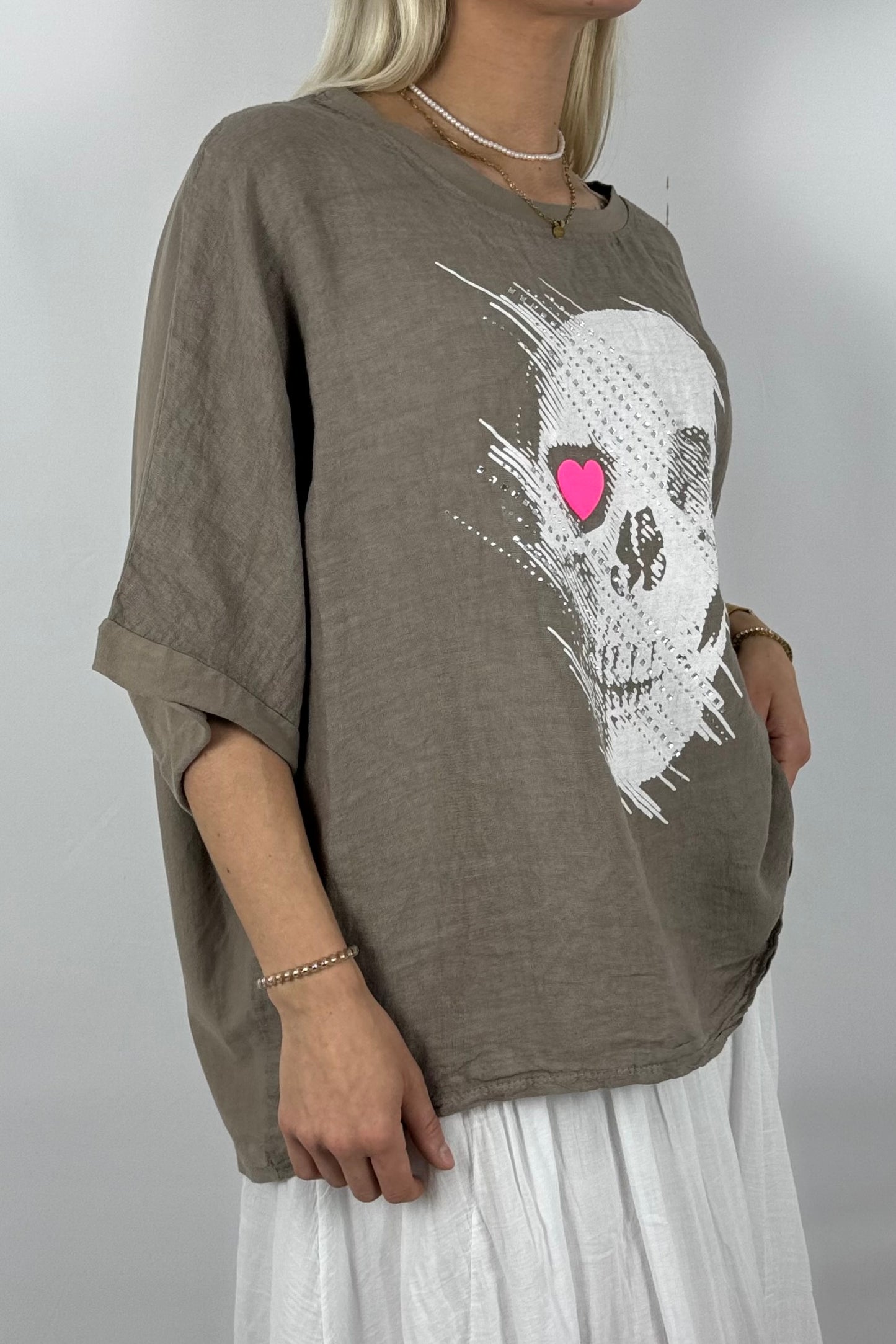 Oversize Shirt mit Skull & Herz Print – Leinenmix-Mud