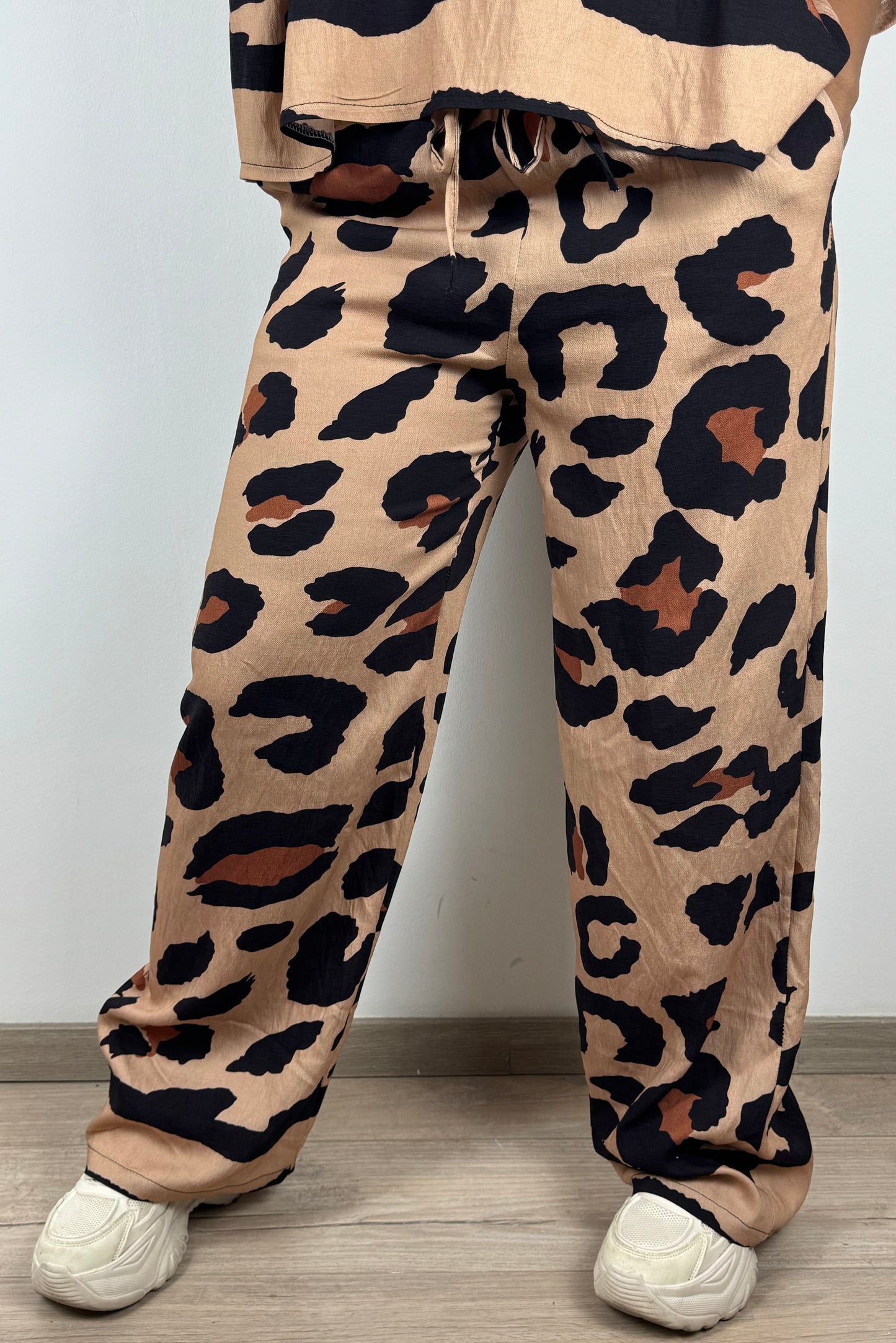 Hose mit Leopardenmuster – weiter Bein-Schnitt, bequem