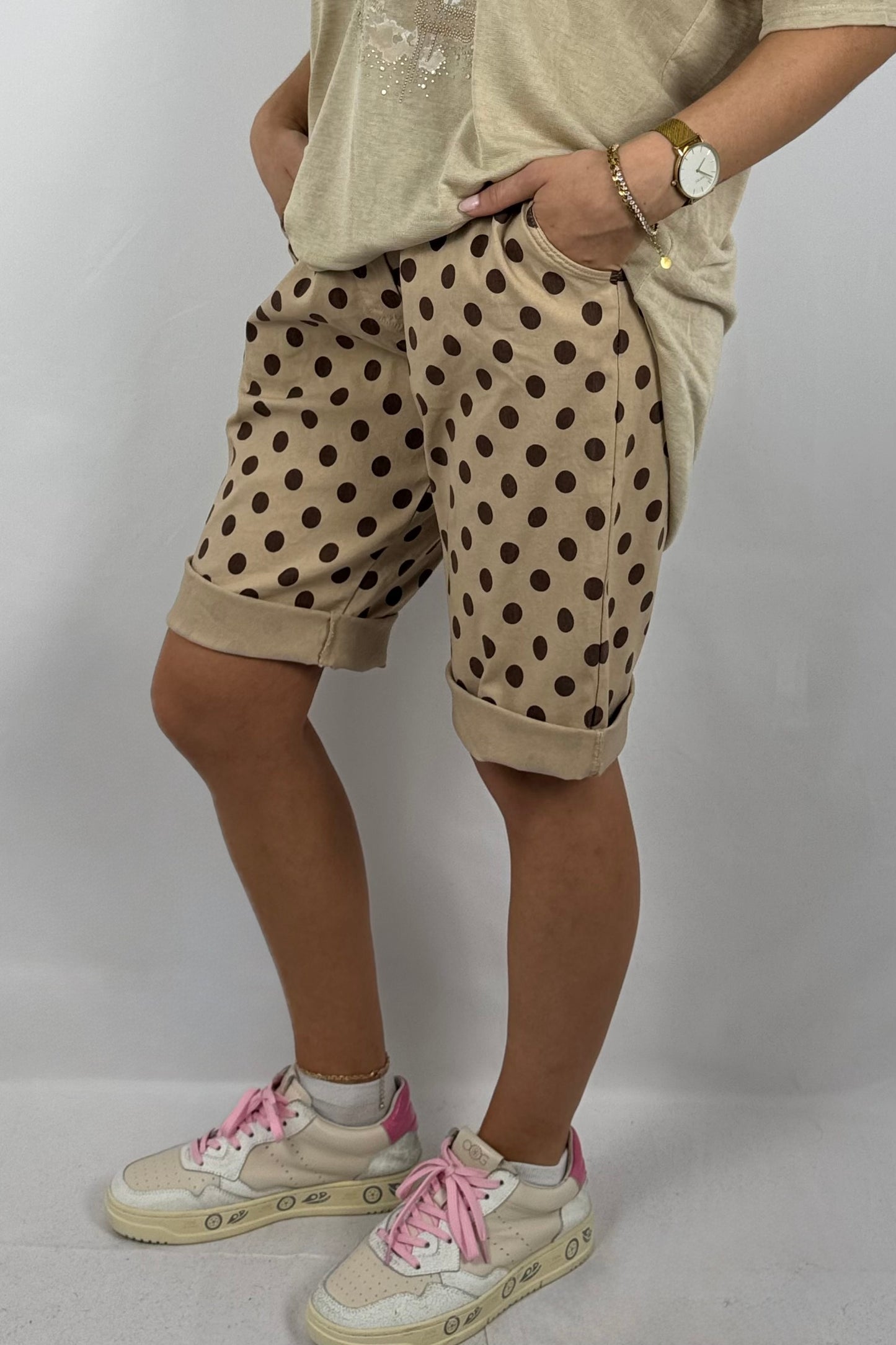 Shorts mit Punkte-Print & Gürtel-Safari