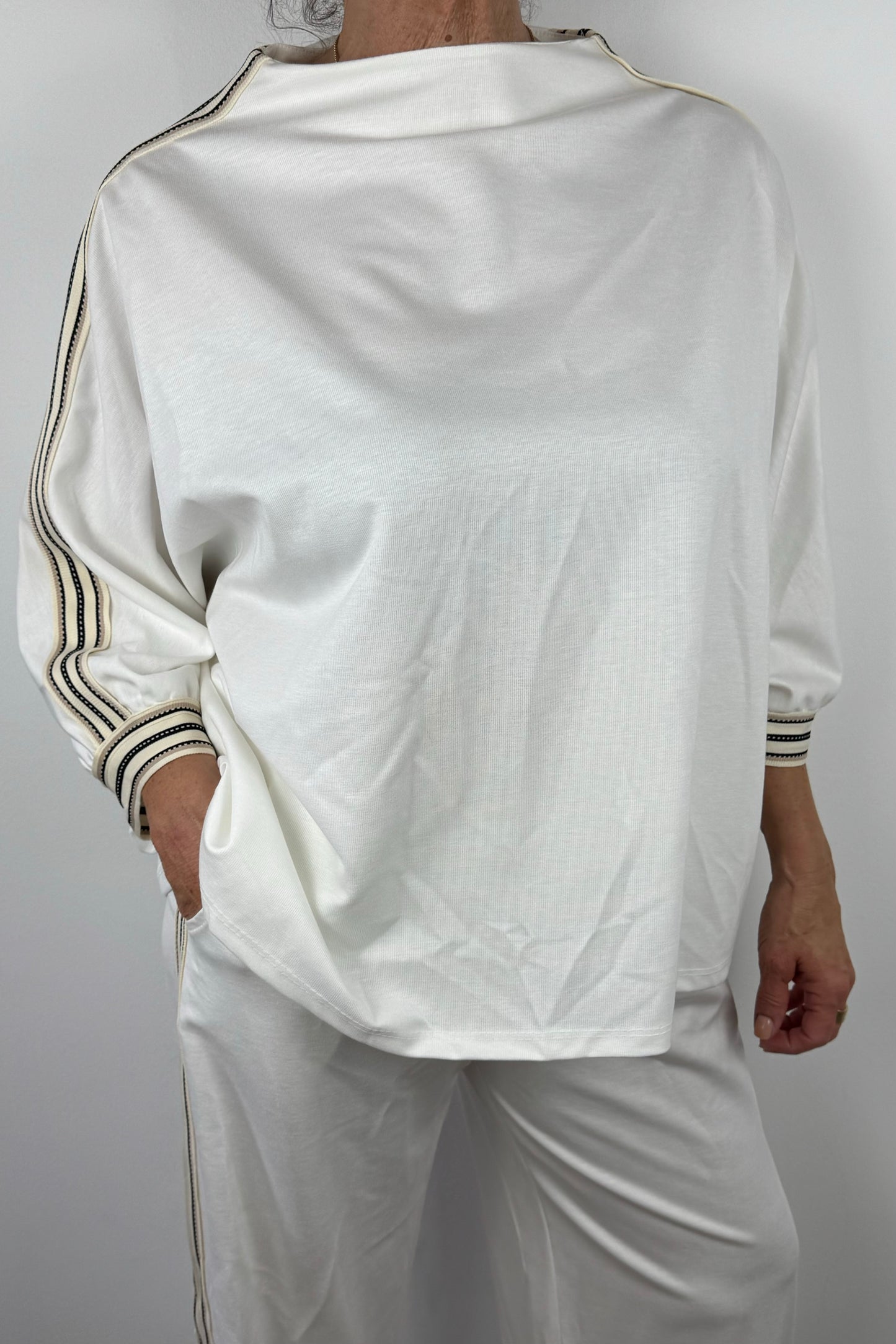 Lockeres Damen-Shirt – Streifendetail am Ärmel, luftig & bequem