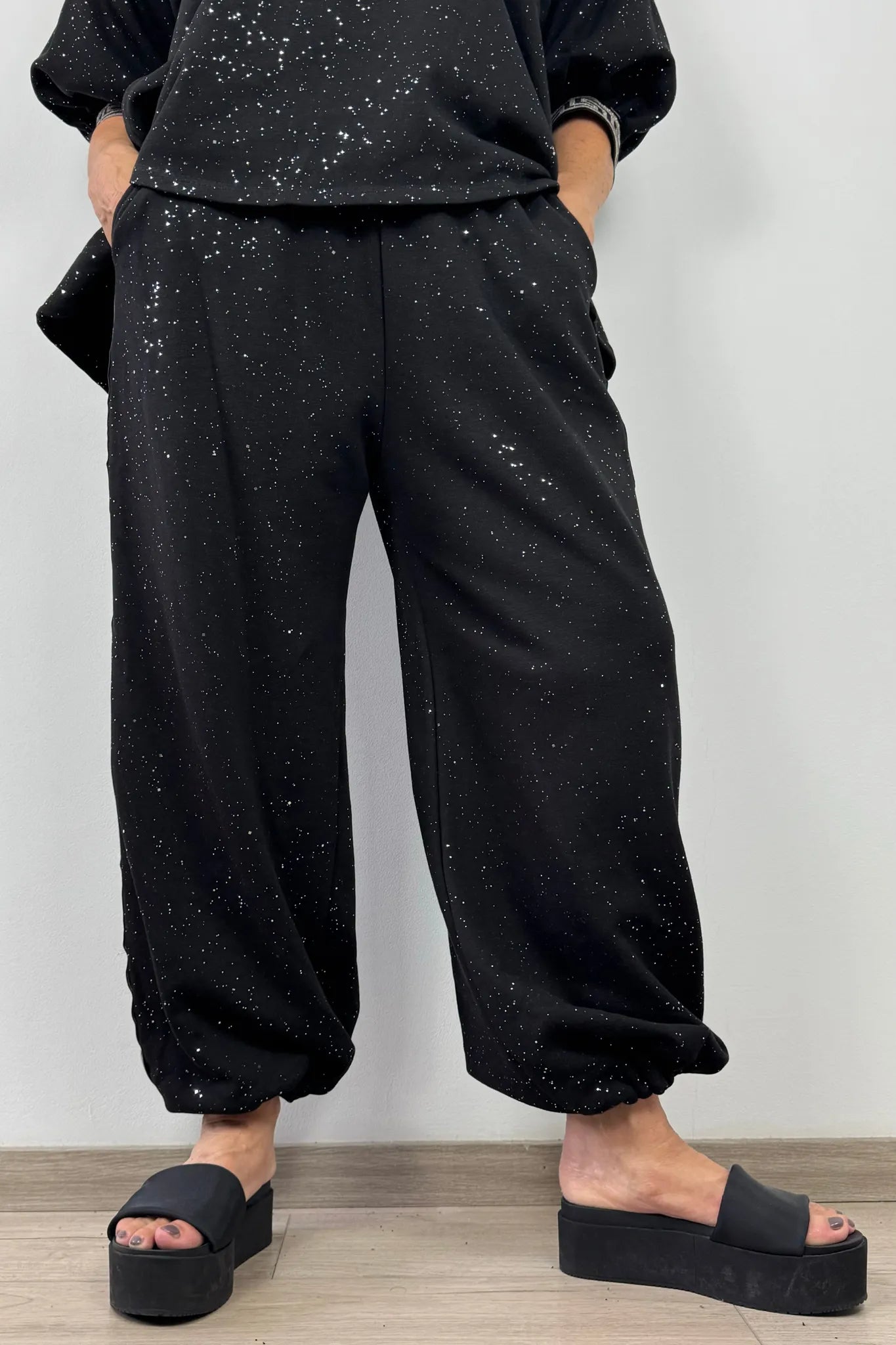 Damen Jogpants mit Glitzer – Zierstreifen & komfortabler Sitz