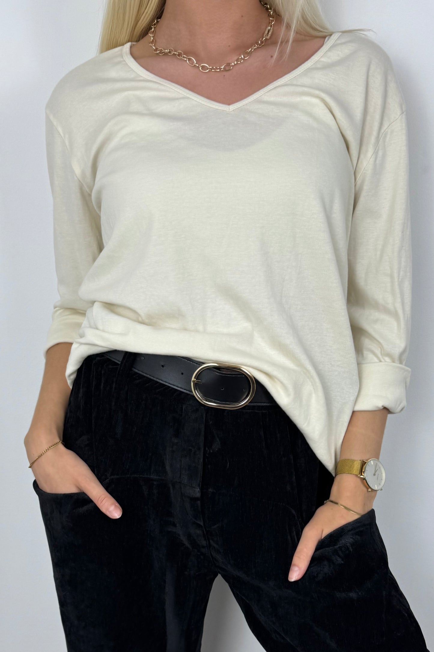 Damen Shirt mit V-Ausschnitt und gekrempelten Ärmeln