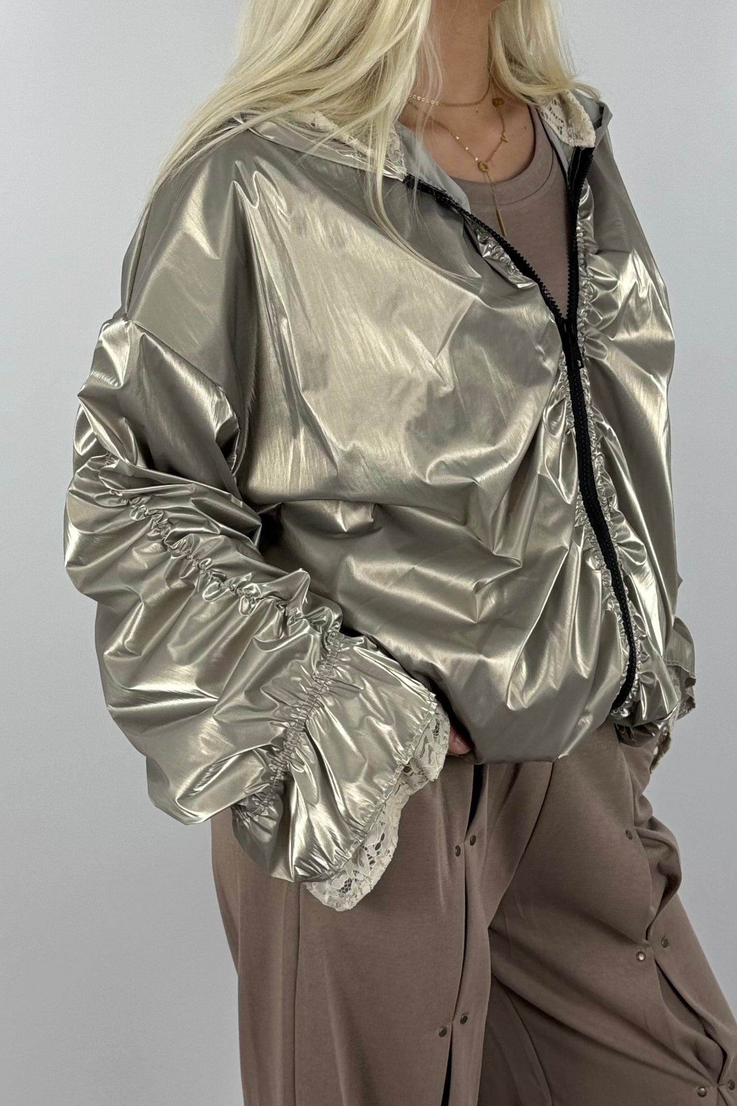 Damen Glanz-Jacke mit Kapuze – Metallic Look - Beige