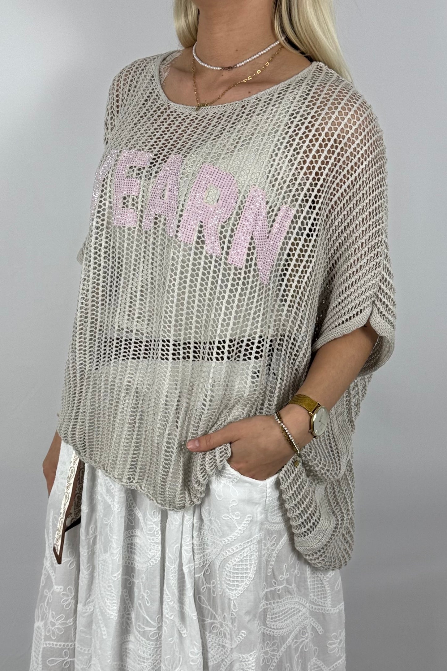 Oversize Strickshirt „YEARN“ – Netzlook Statement Shirt-Beige