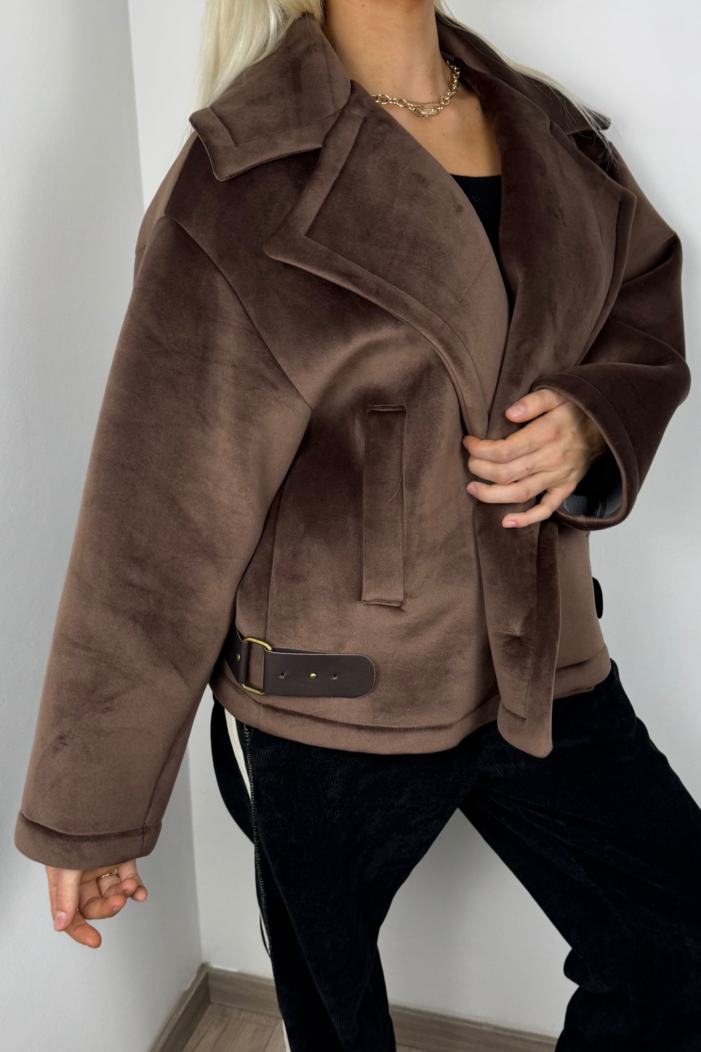 Elegante Kurzjacke mit Gürtel-Detail-Choco