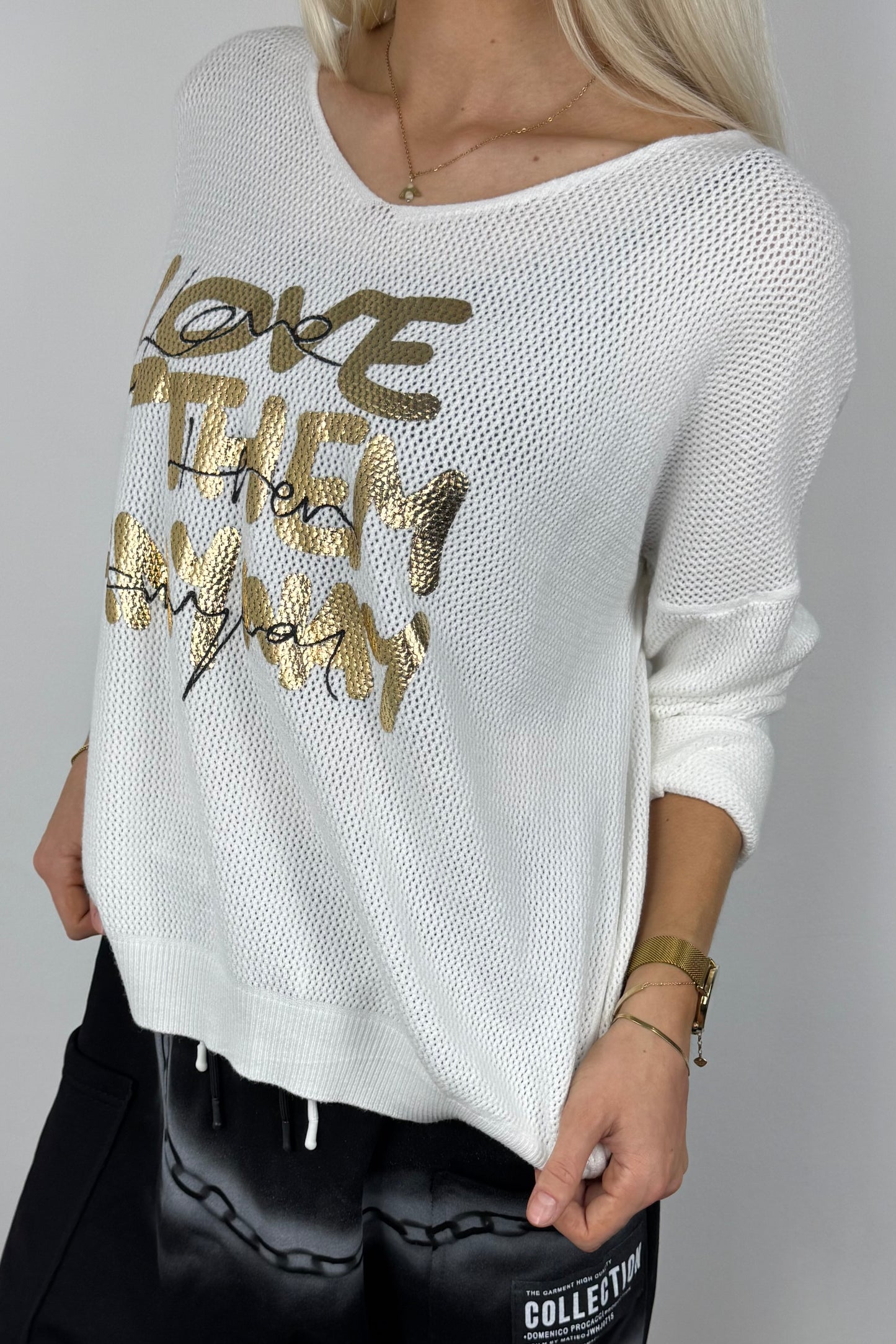 Damen Shirt mit Glitzer-Schriftzug „Love Them Anyway“ –Weiß