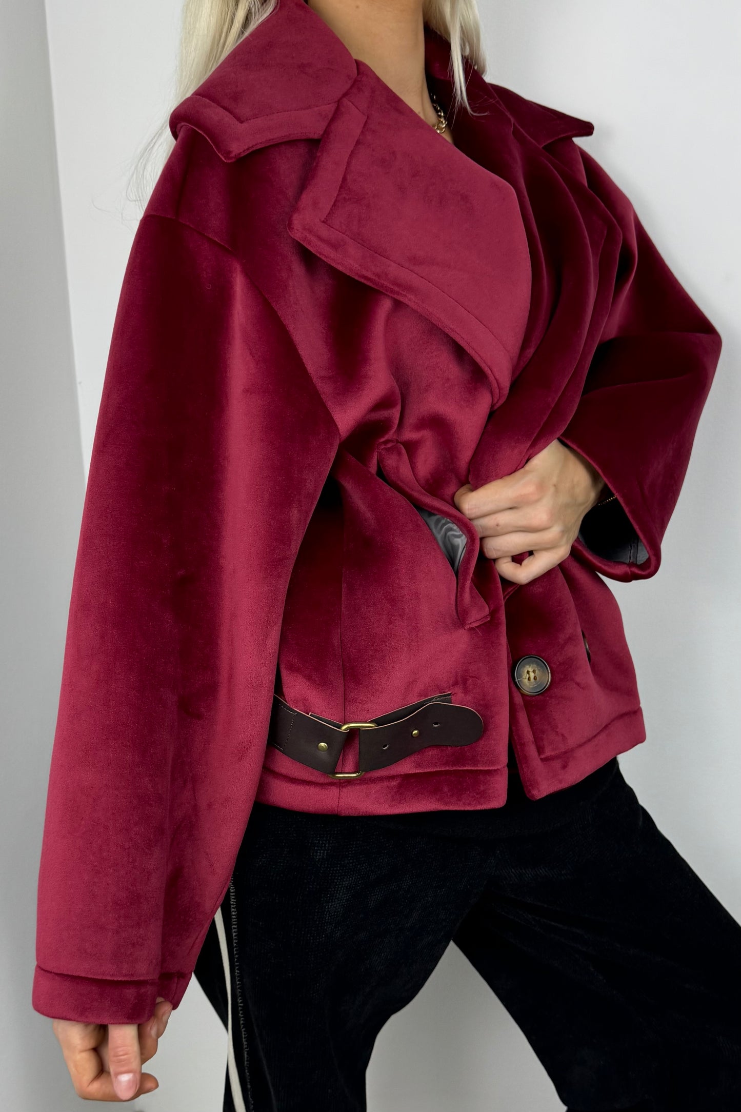 Elegante Kurzjacke mit Gürtel-Detail-Bordeux