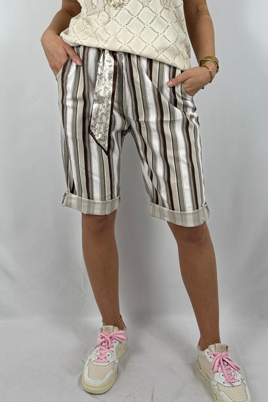 Gestreifte Paperbag-Shorts mit Gürtel – sommerlich & bequem-Beige