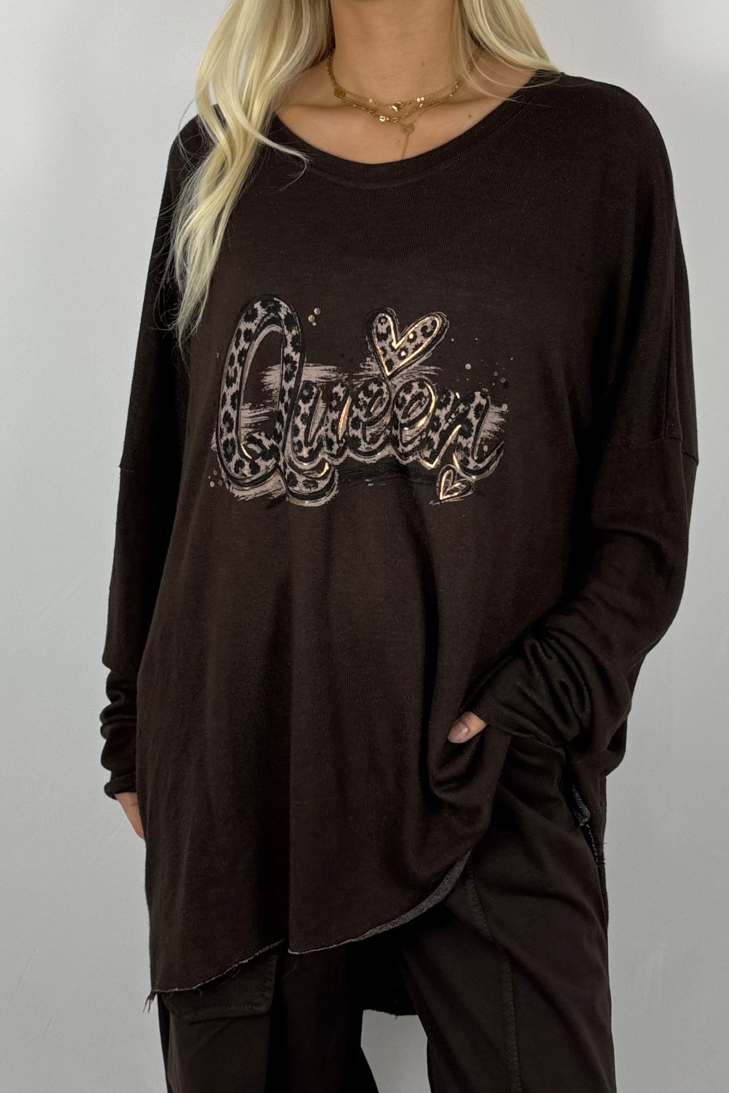 Damen Longshirt „Queen“ – Oversize mit Frontprint-Schoko