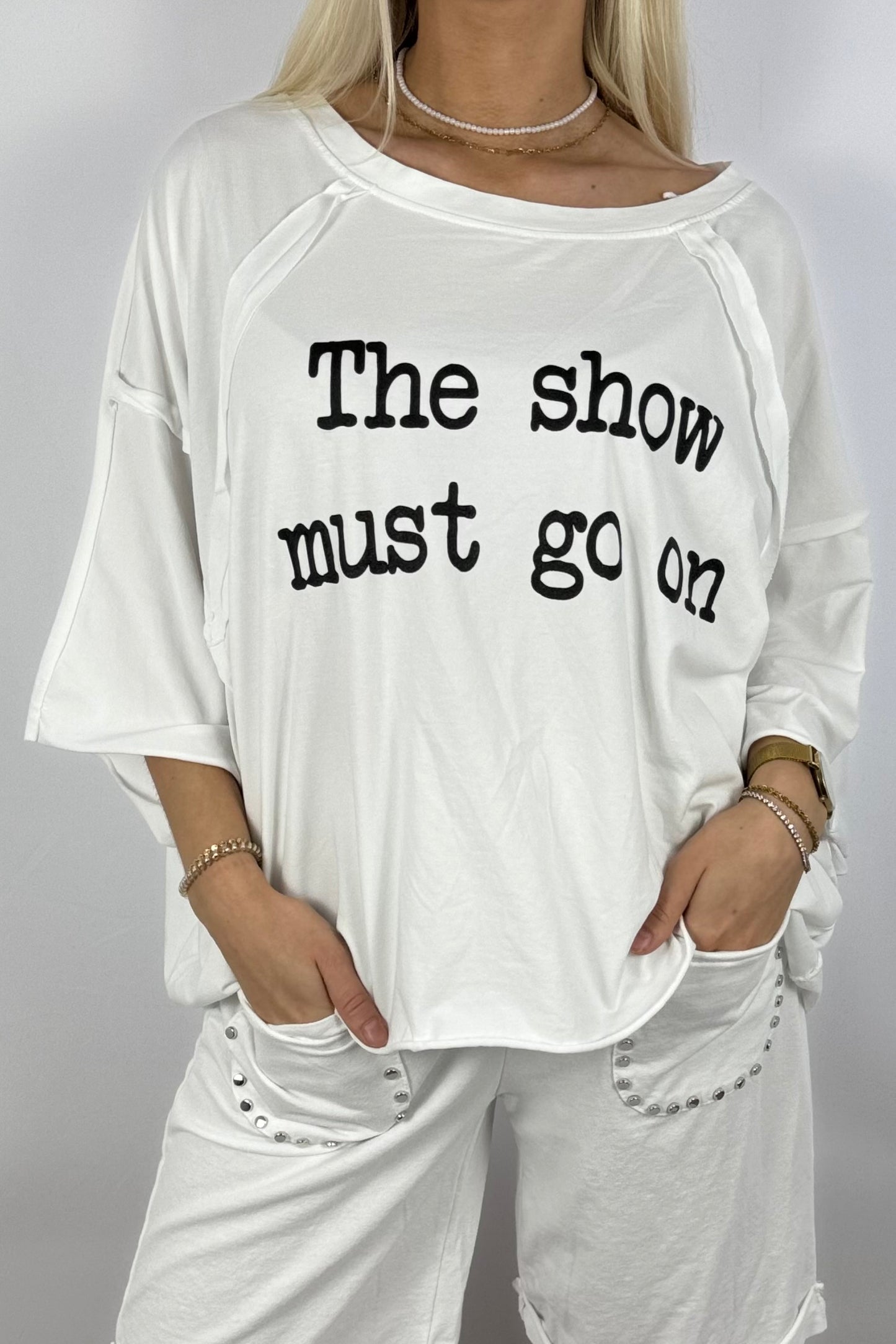 Oversize-Shirt „The show must go on“-Weiß