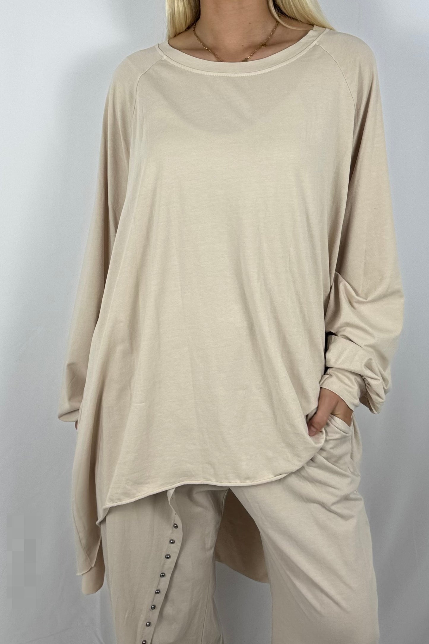 Oversize-Shirt „STYLE“ mit Leo-Print auf dem Rücken-Beige