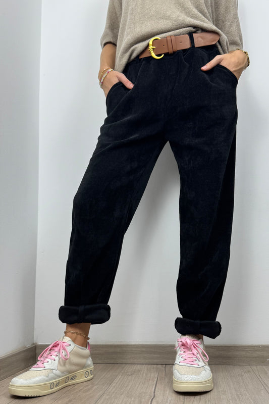 Cordhose mit Gürtel –Schwarz