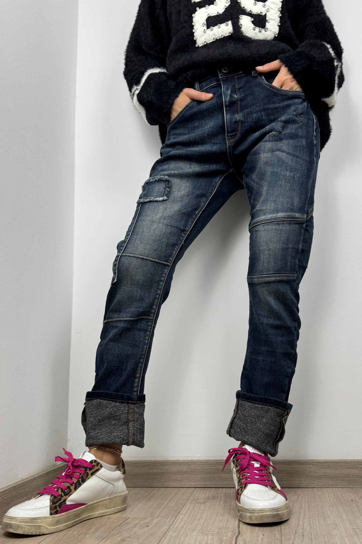 Damen Jeans mit modischen Details
