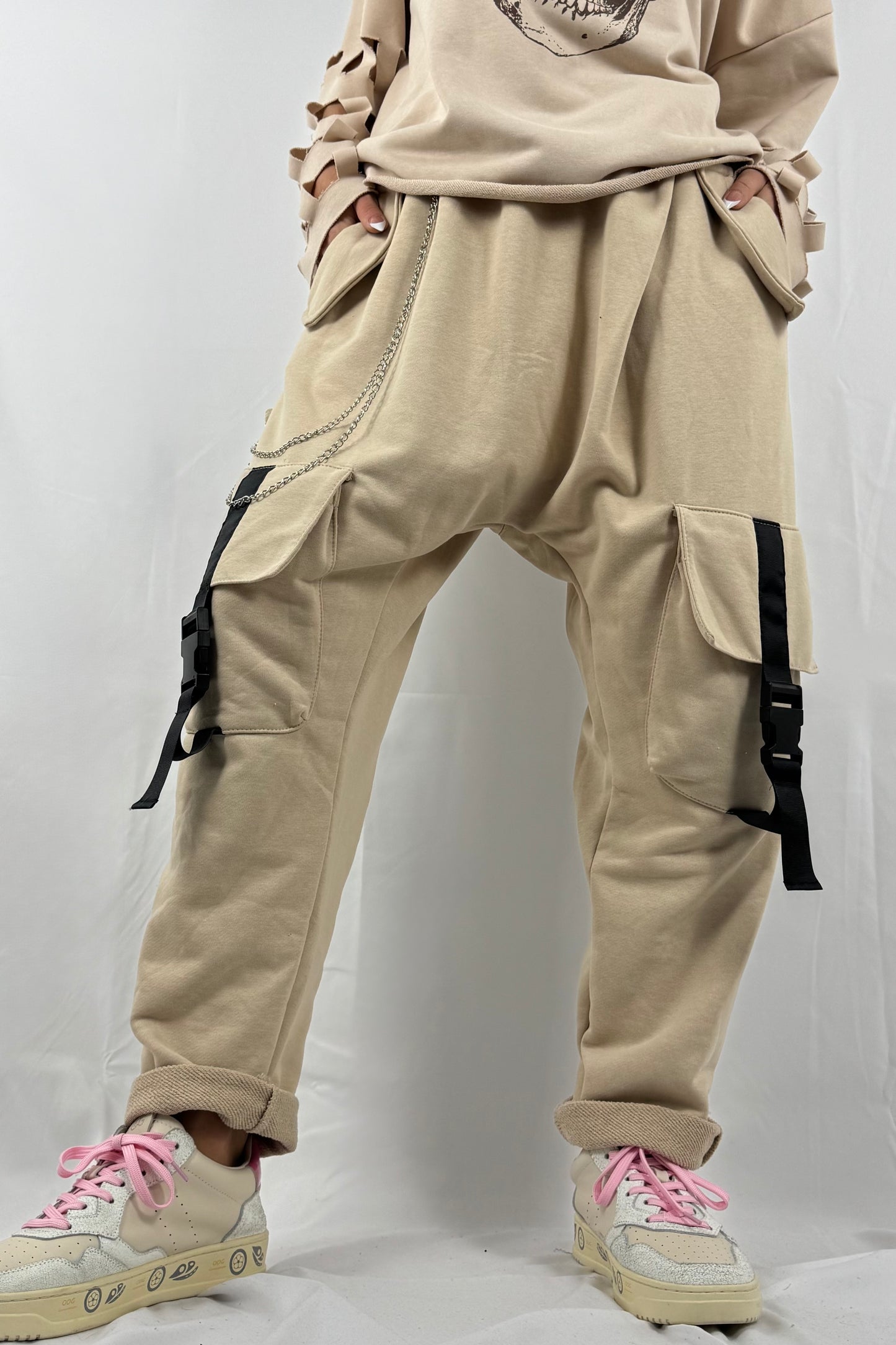 Cargo Jogpants mit Kette & Taschen –Beige