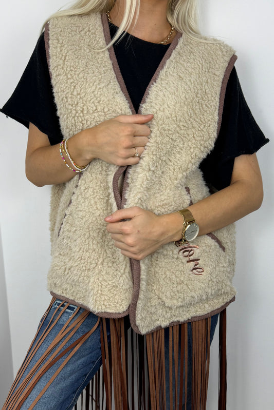 Flauschige Weste mit Stickerei –Beige
