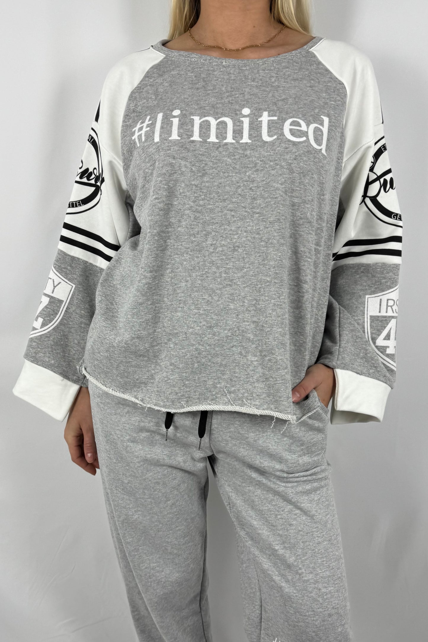 Damen Sweatshirt mit #limited Print und Statement Ärmeln-grau