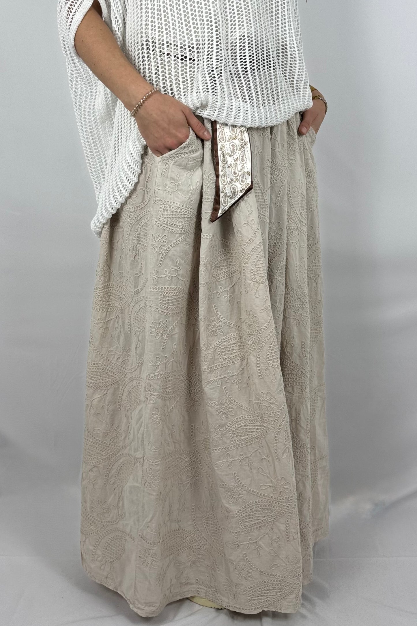 Boho Midi Rock mit Stickerei & Gürtel – Baumwolle -Beige