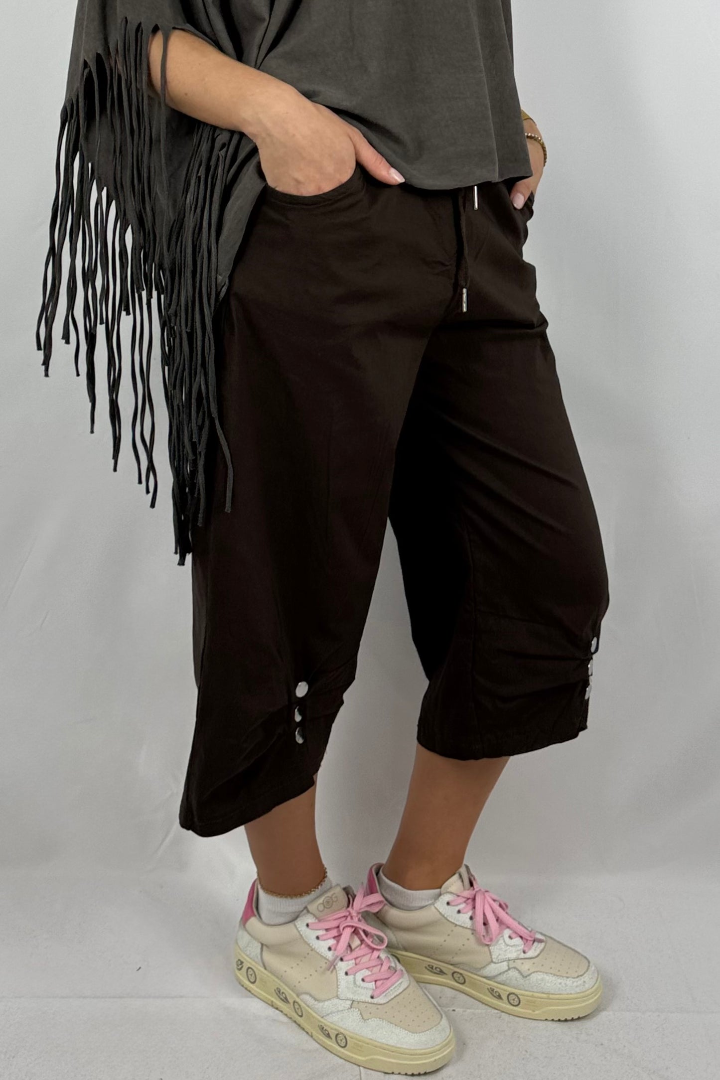 7/8-Hose mit Knopfdetail & Paperbag-Bund-Schoko