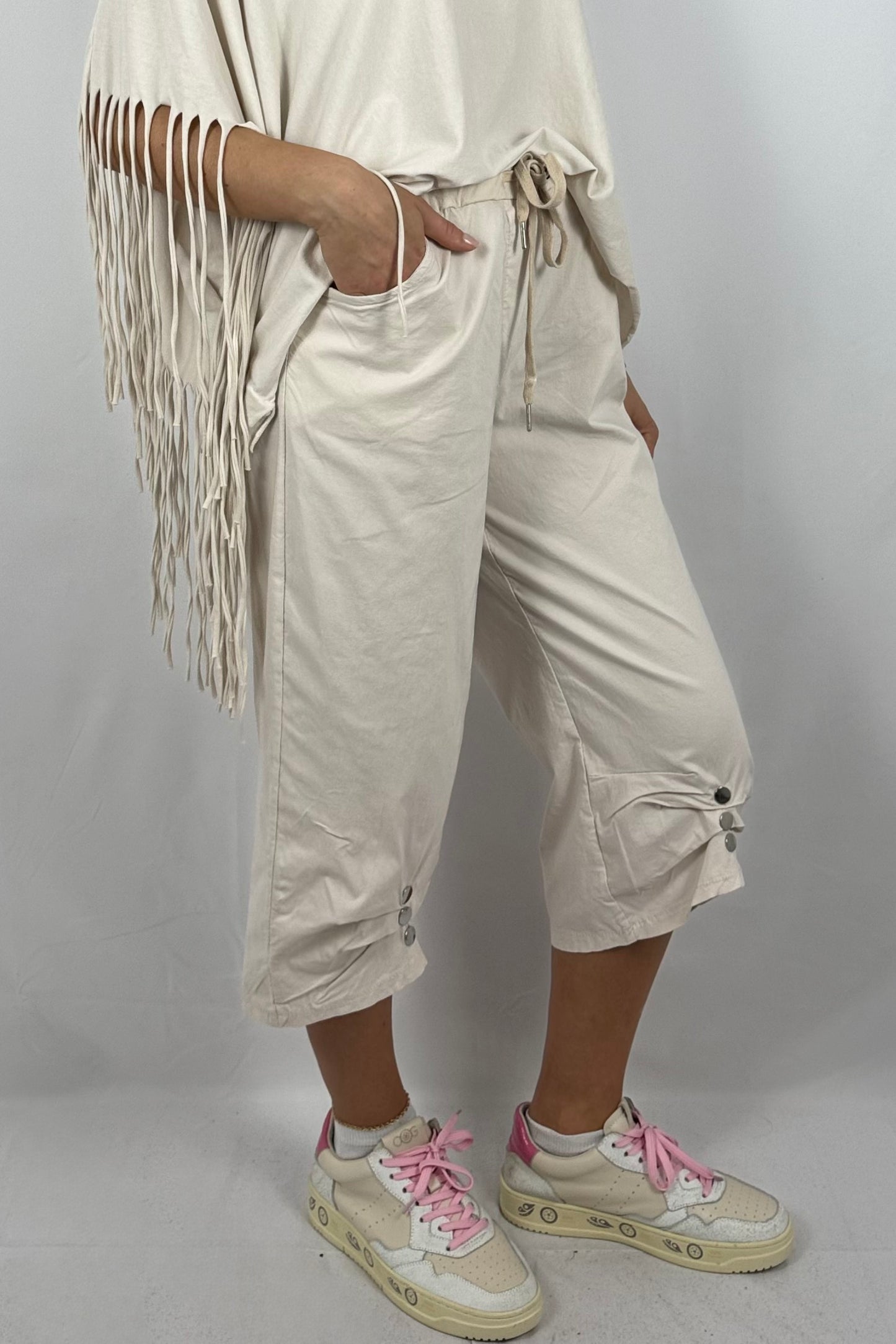 7/8-Hose mit Knopfdetail & Paperbag-Bund-Beige