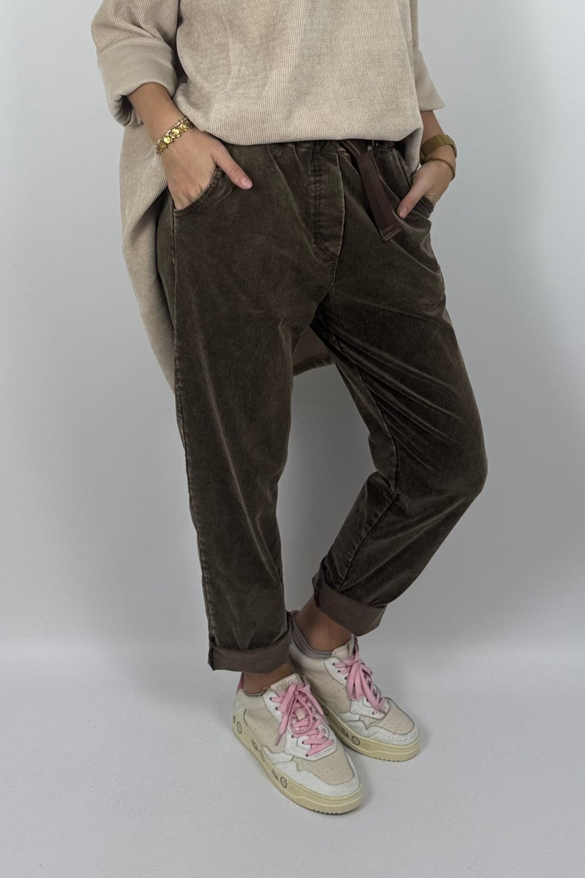 Damen Cordhose mit Gürtel – Schoko
