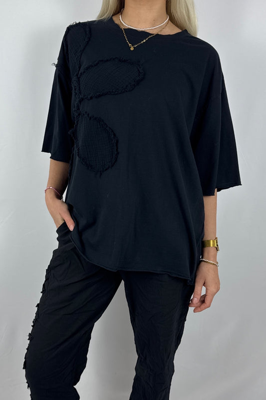 Oversize Damen Shirt mit Blumen Applikation und Rundhalsausschnitt-Schwarz